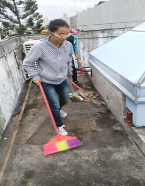 文明和卫生并行――记物理与电子工程学院“双创”清扫大行动