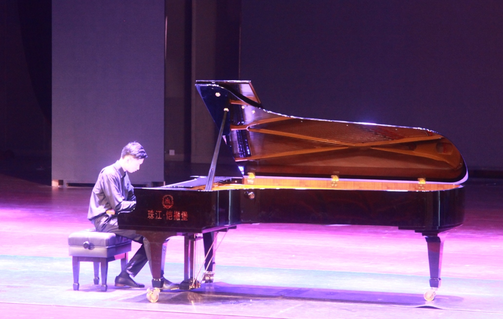 音乐学院杨皓楠在全国五项基本功比赛中获单项奖