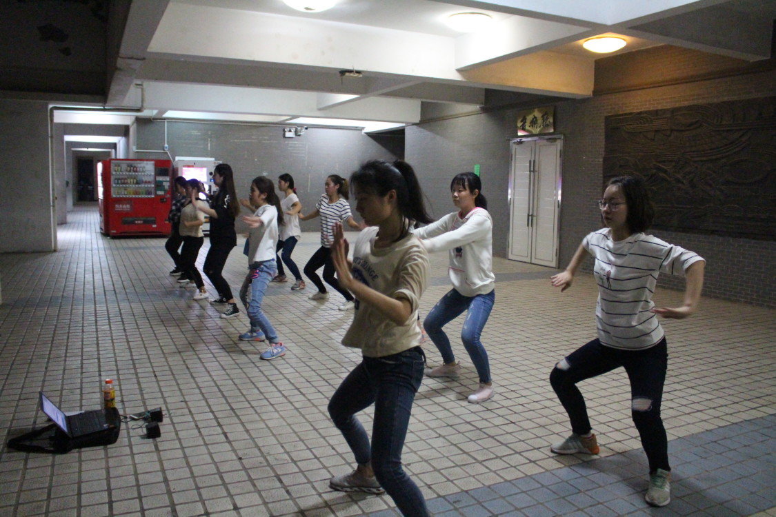 青年之声・活力四射，电力十足――记物理与电子工程学院啦啦操排练