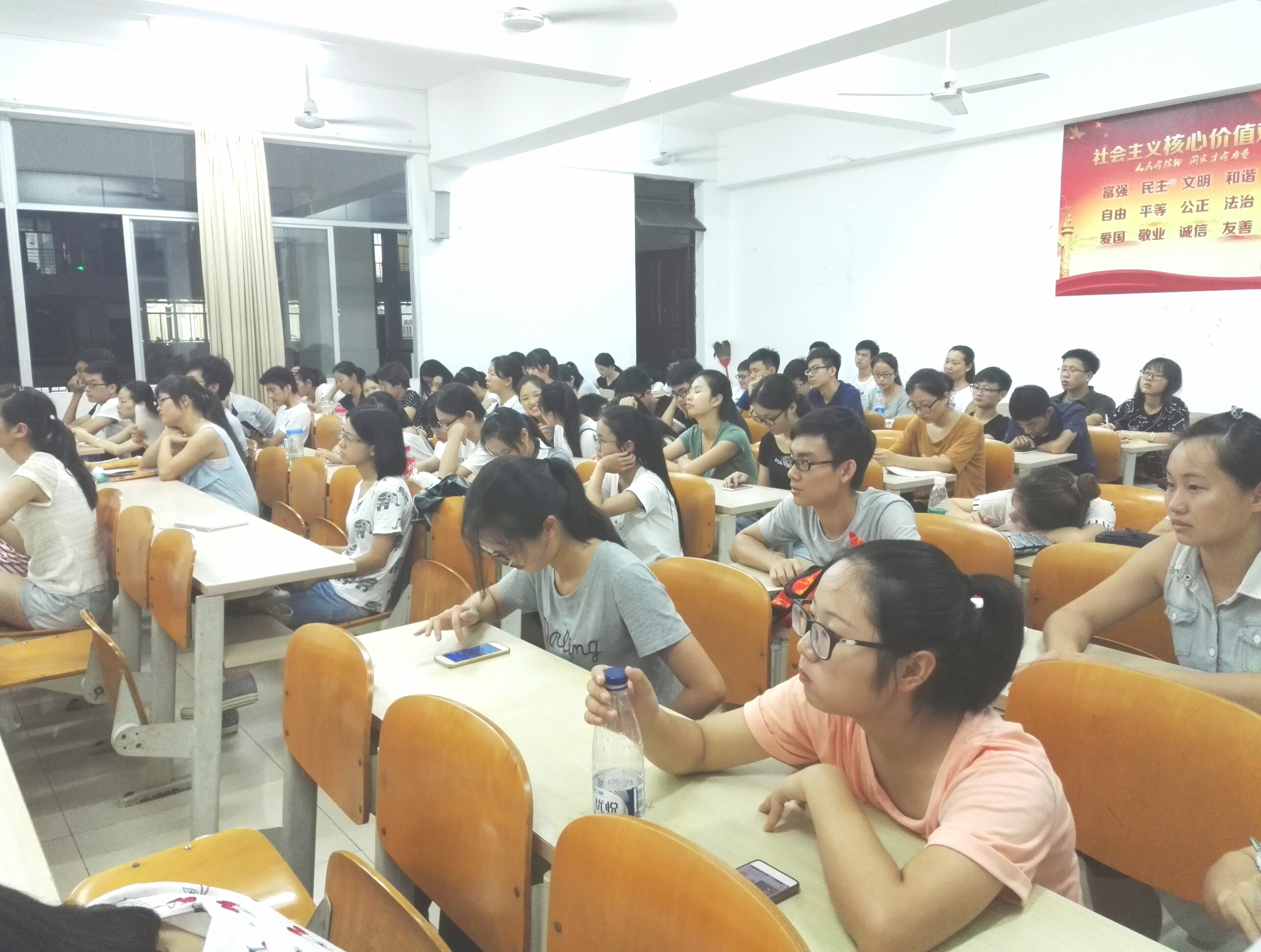 销售工作 服务人生――记经济与管理学院销售工作讲座 