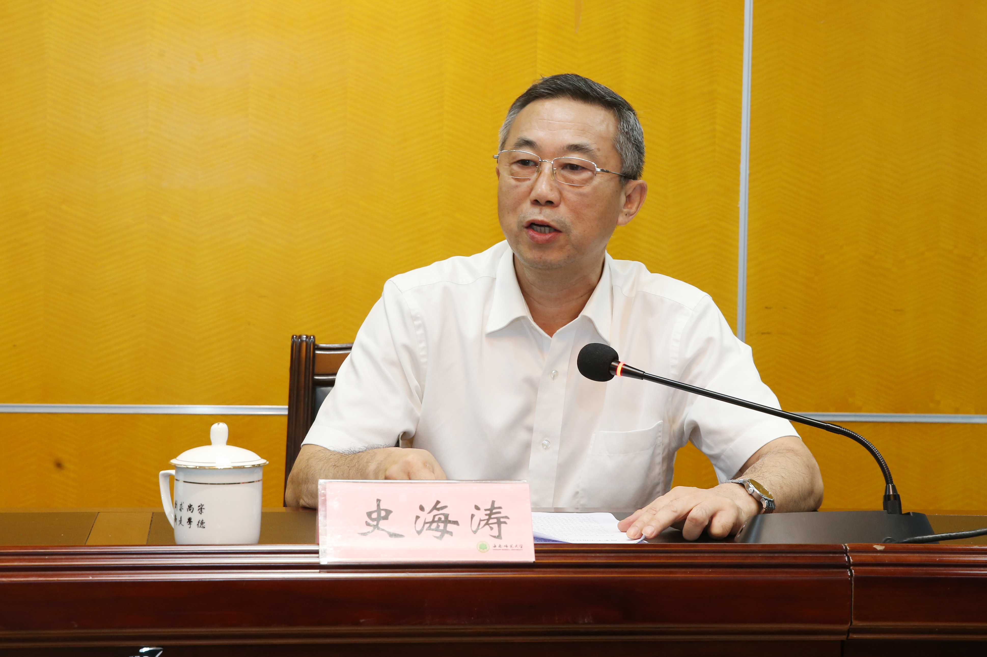 华东师范大学副校长李志斌教授来我校作报告