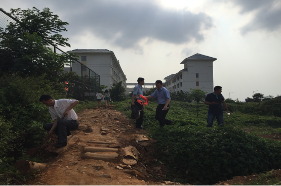 信息科学技术学院结合主题班会开展党员“双创”活动