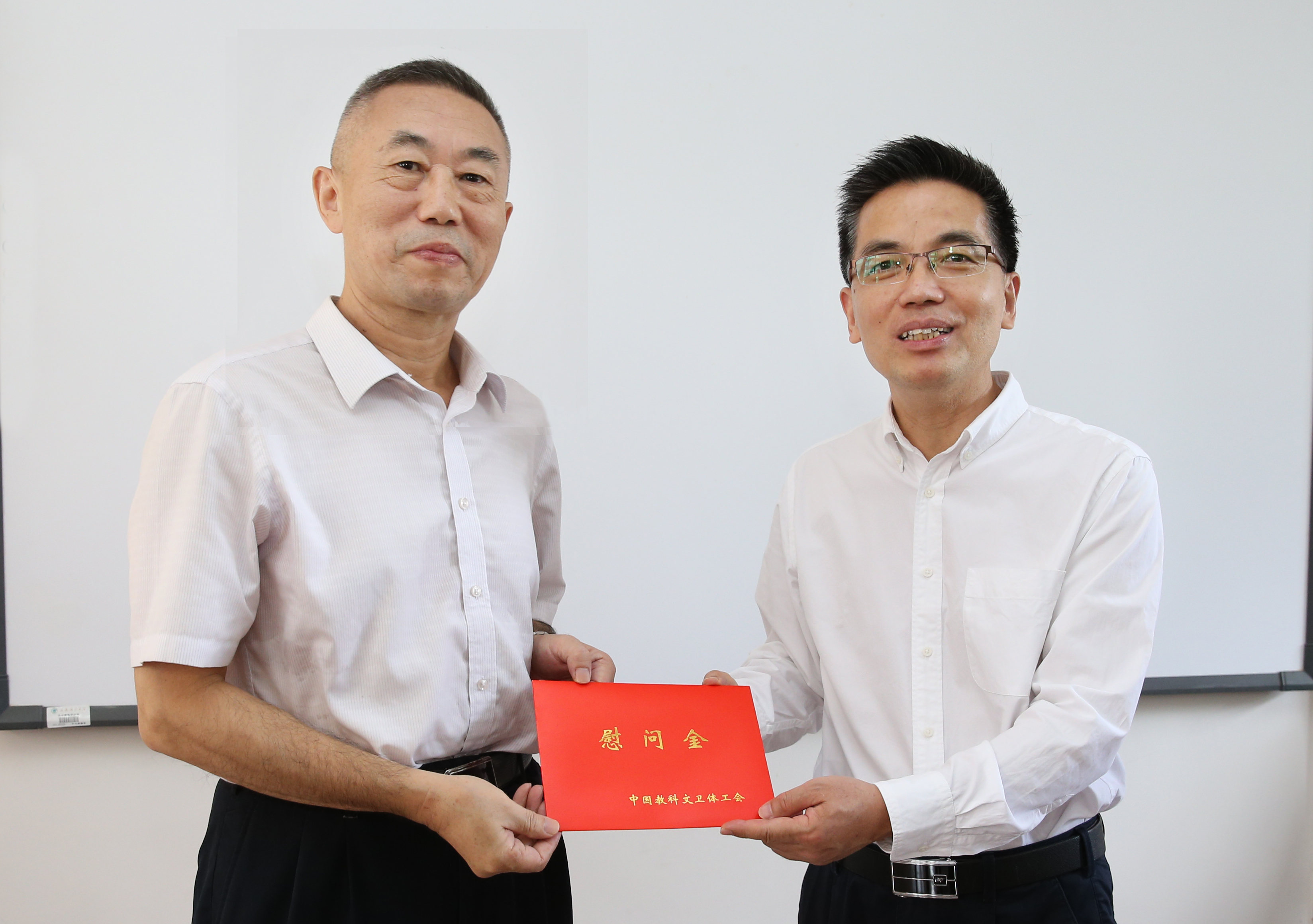 中国教科文卫体工会主席章国贤到我校慰问调研