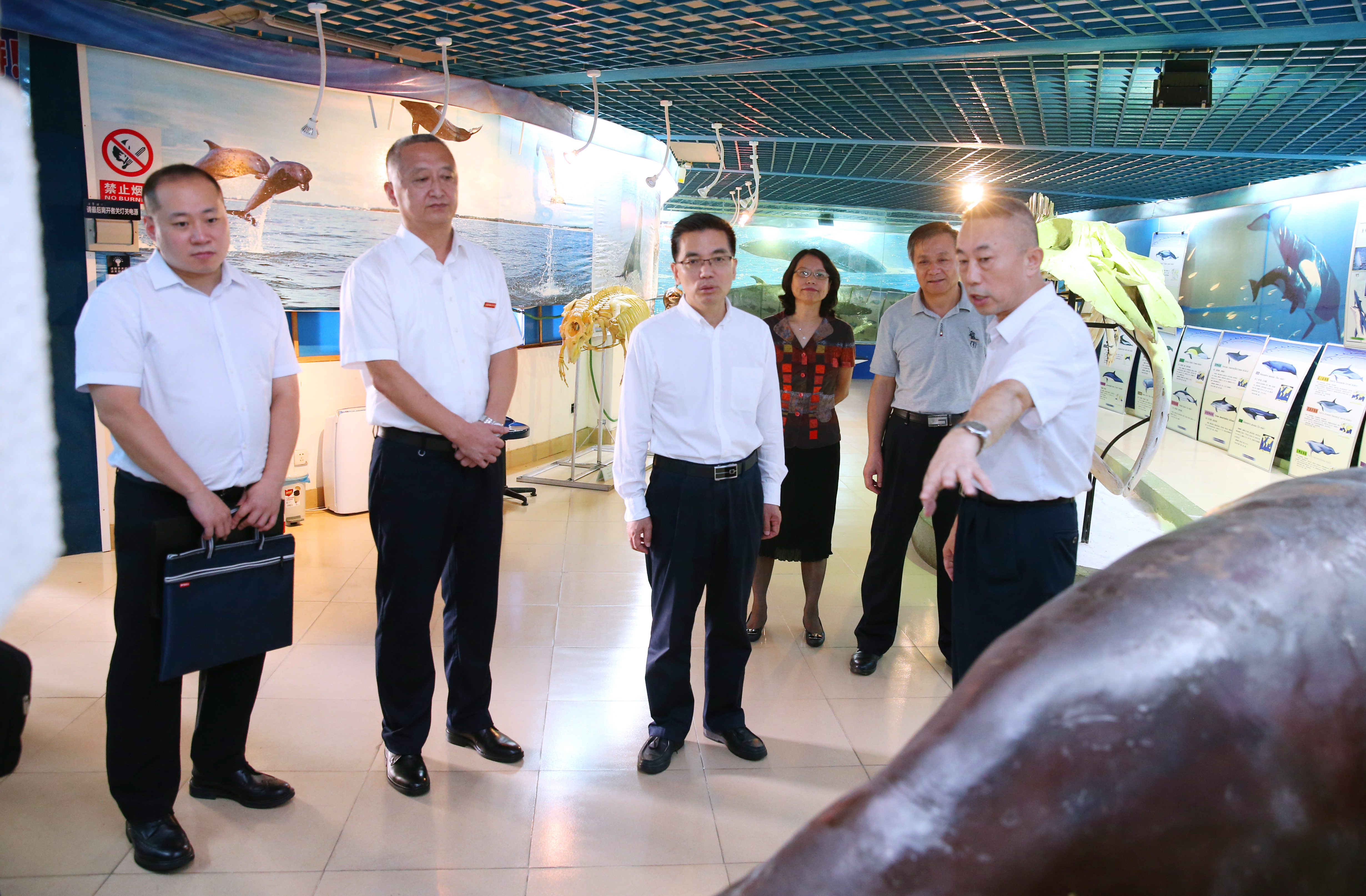 中国教科文卫体工会主席章国贤到我校慰问调研