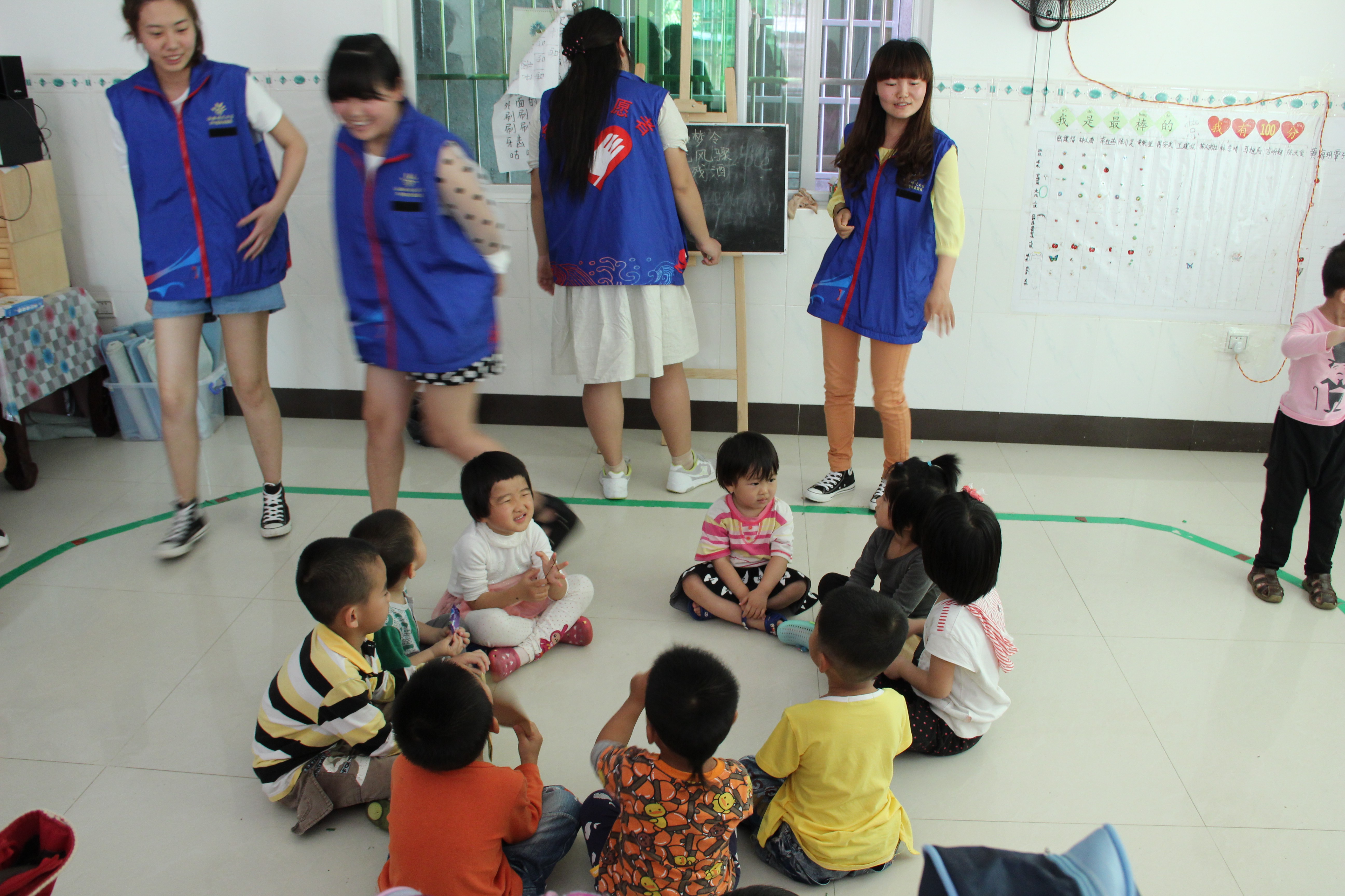 又品趣味书香   再显启蒙风采――外国语学院开展Learning  by  doing志愿活动