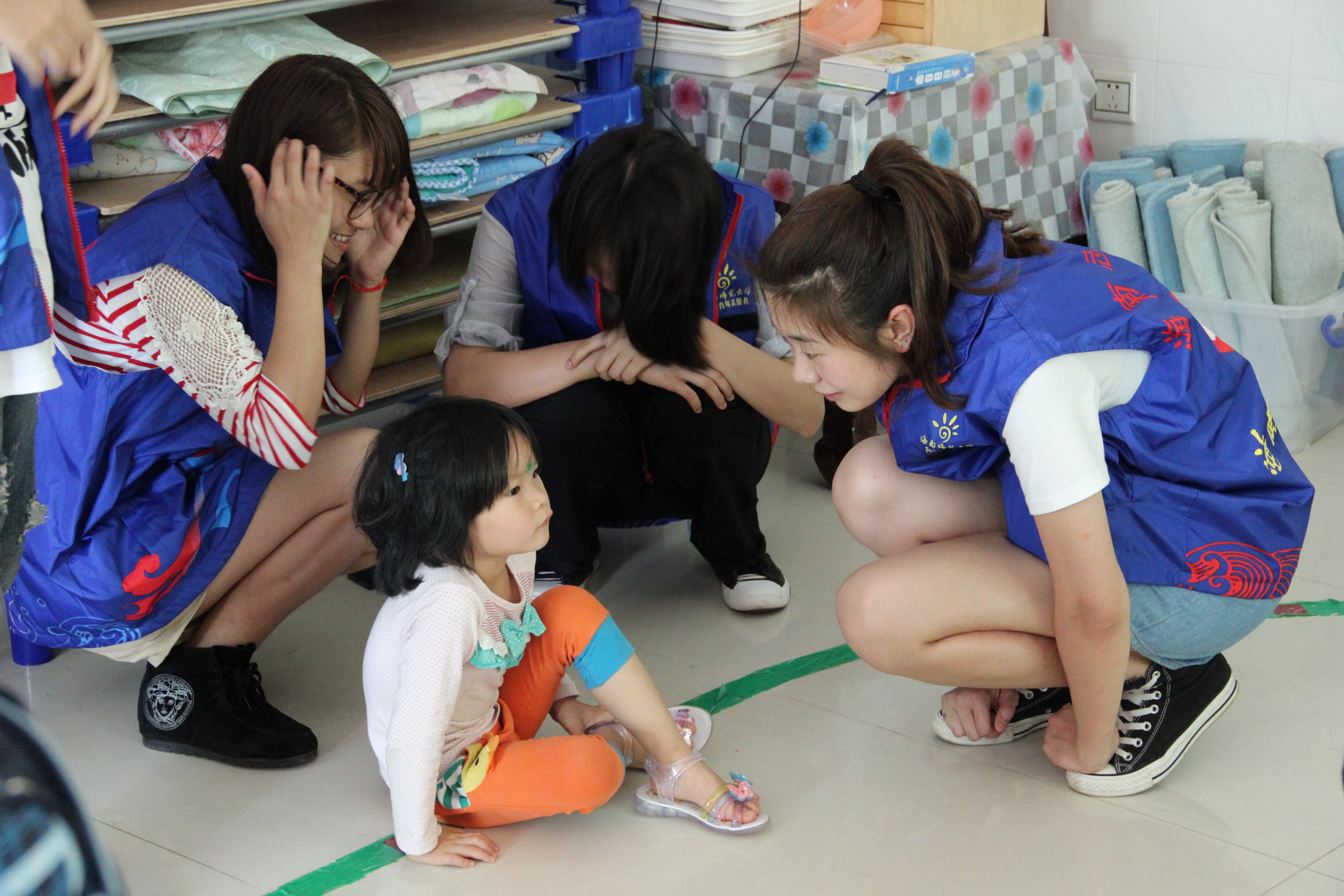 又品趣味书香   再显启蒙风采――外国语学院开展Learning  by  doing志愿活动