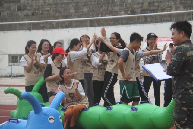 【青年之声・十九大】记马克思主义学院“荣耀海师・马院独秀”户外素质拓展活动