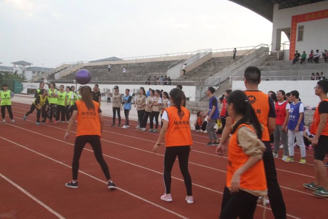 【青年之声・十九大】记马克思主义学院“荣耀海师・马院独秀”户外素质拓展活动