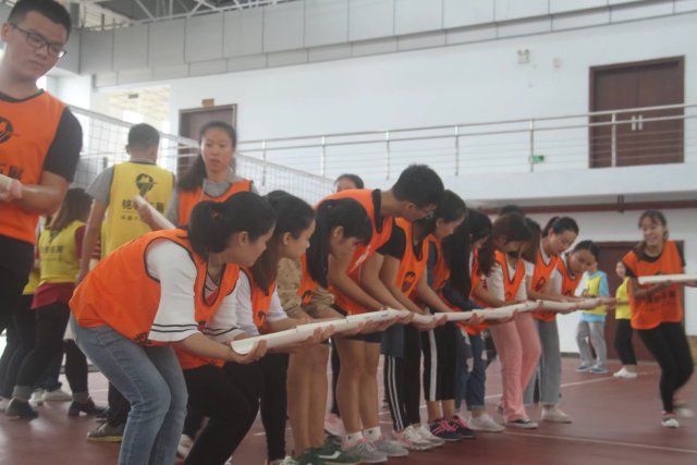 【青年之声・十九大】记马克思主义学院“荣耀海师・马院独秀”户外素质拓展活动