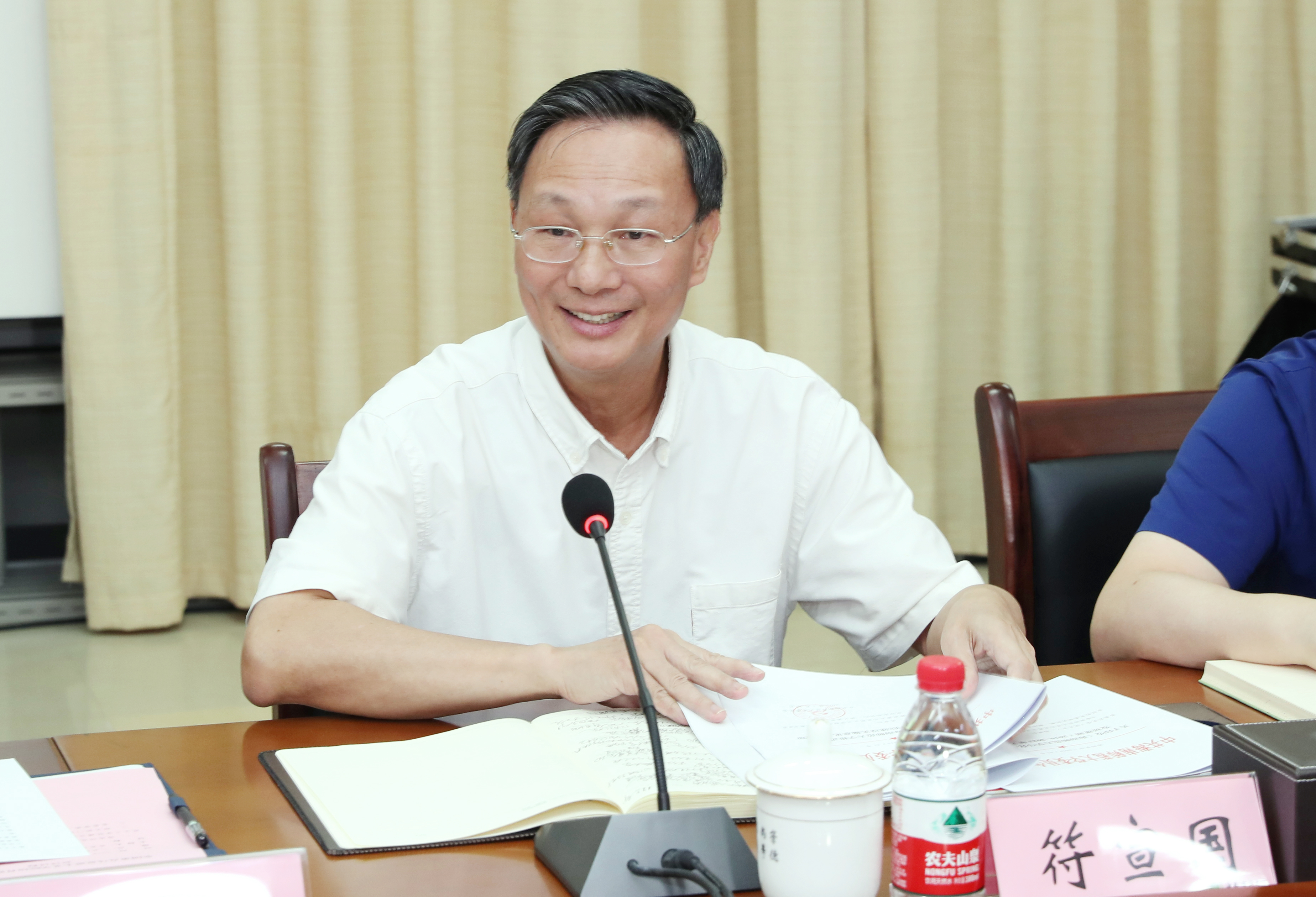 省委常委、宣传部部长肖莺子调研我校全国重点马院培育工作