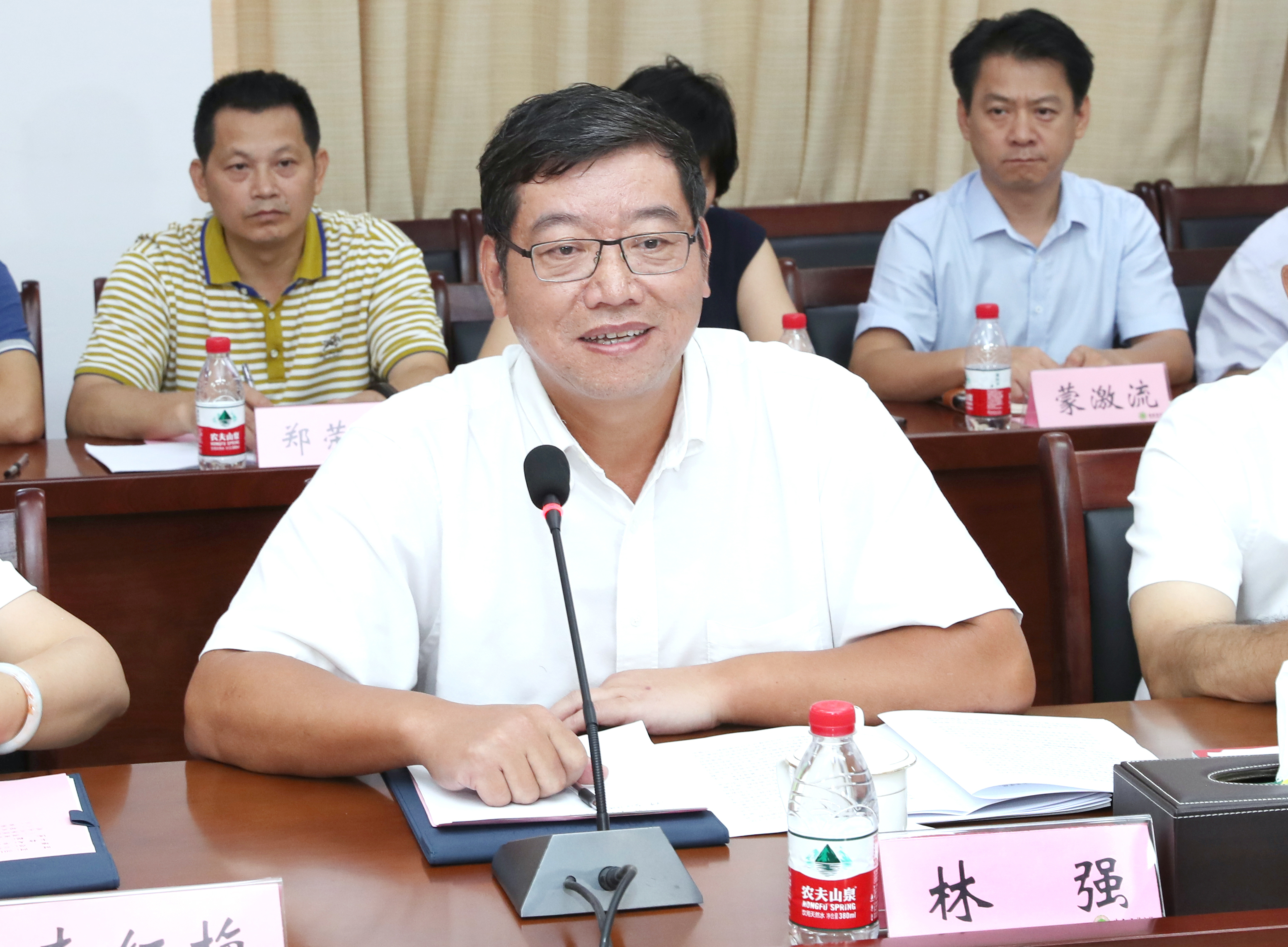 省委常委、宣传部部长肖莺子调研我校全国重点马院培育工作
