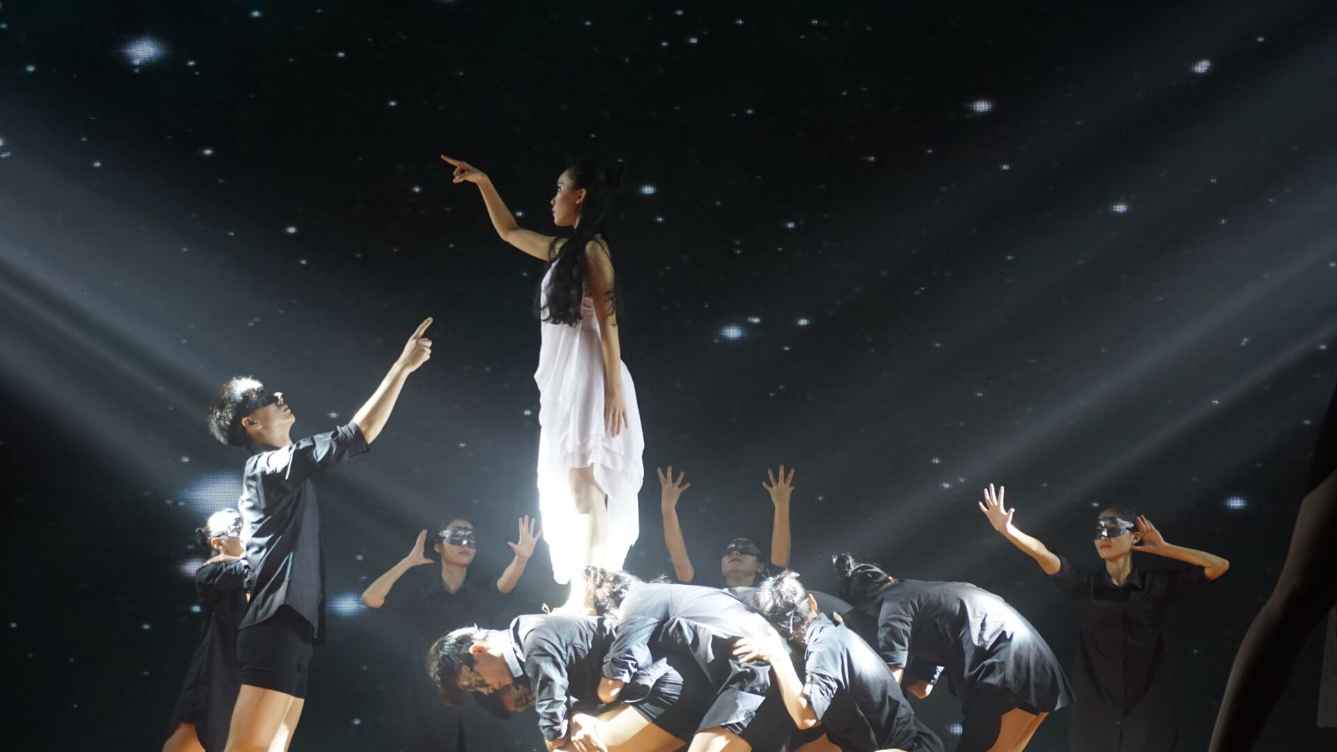 2012级舞蹈班毕业晚会《feeling》完美谢幕