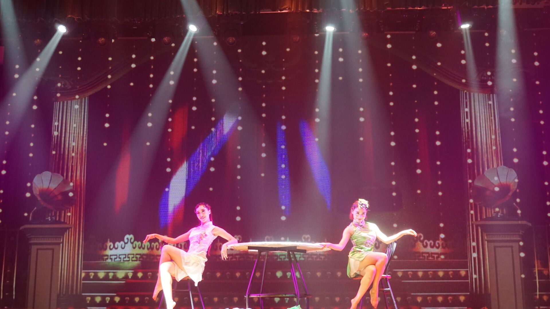 2012级舞蹈班毕业晚会《feeling》完美谢幕