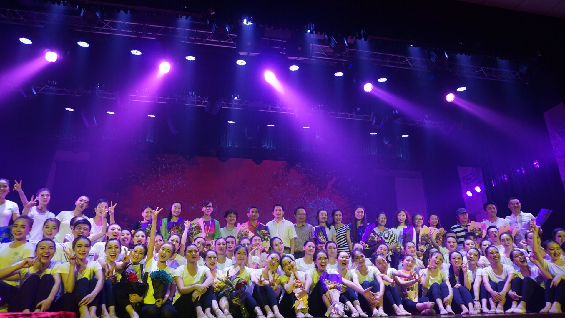 2012级舞蹈班毕业晚会《feeling》完美谢幕