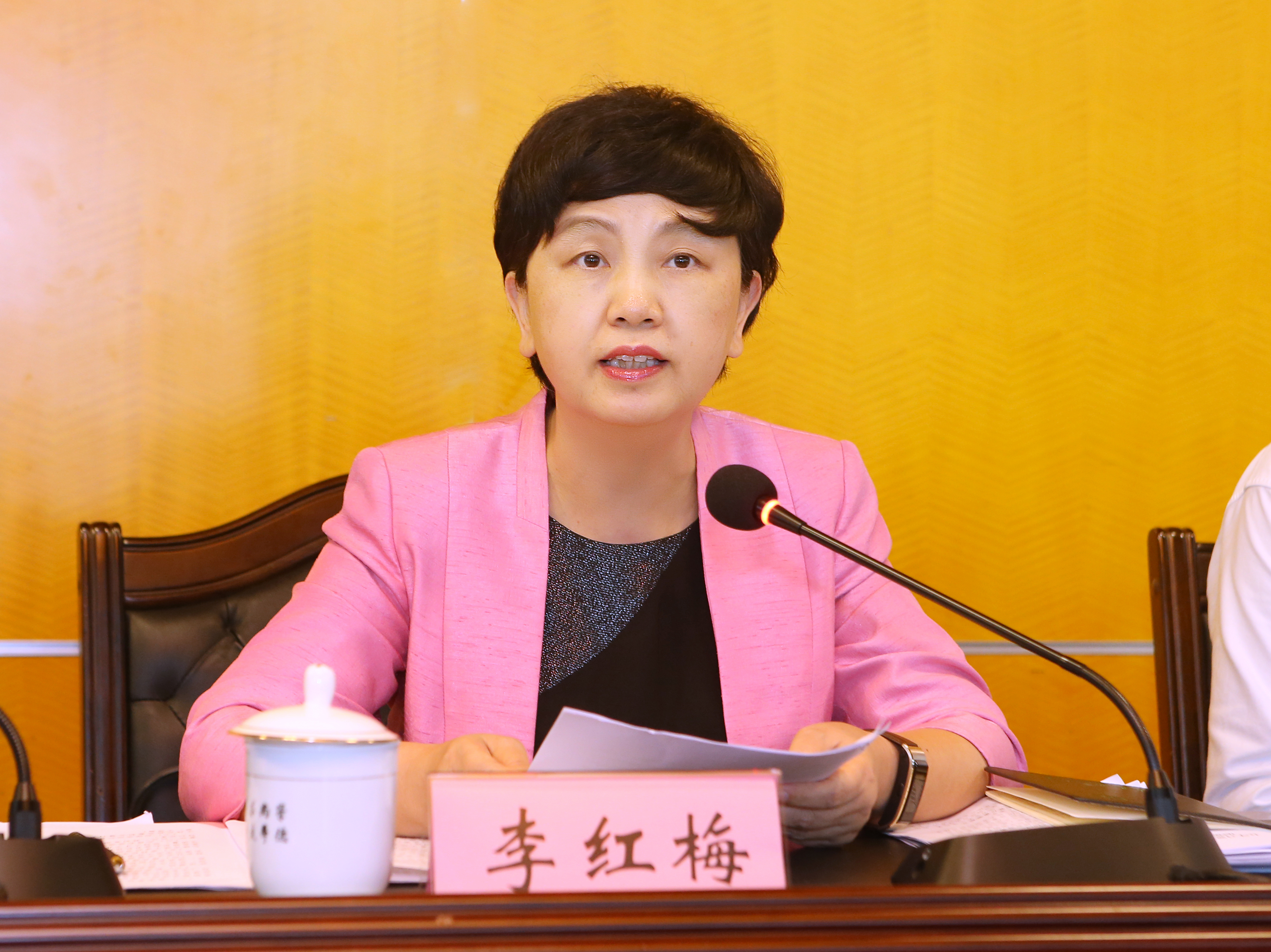 我校召开党委理论学习中心组(扩大)学习会议