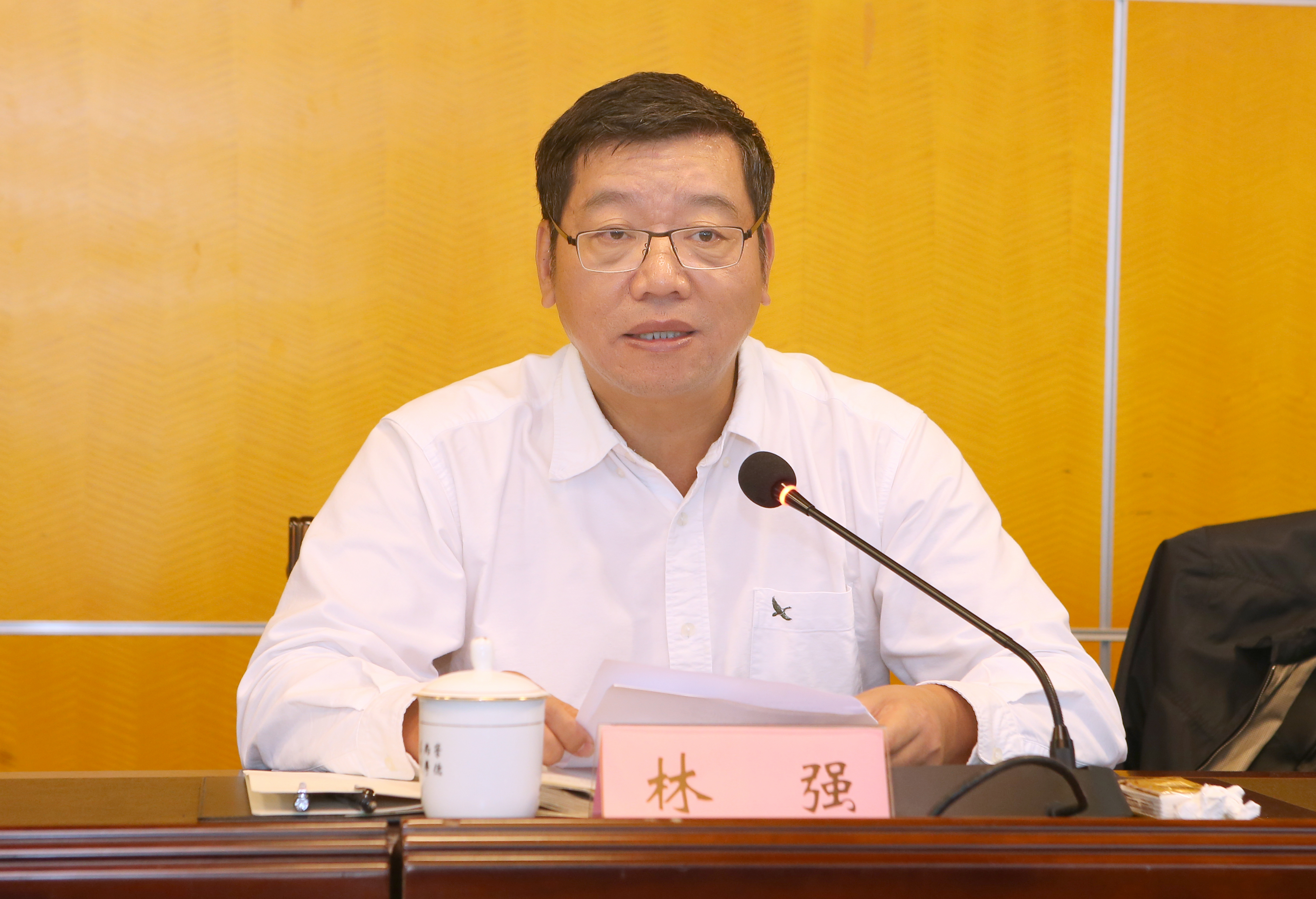 我校召开党委理论学习中心组(扩大)学习会议