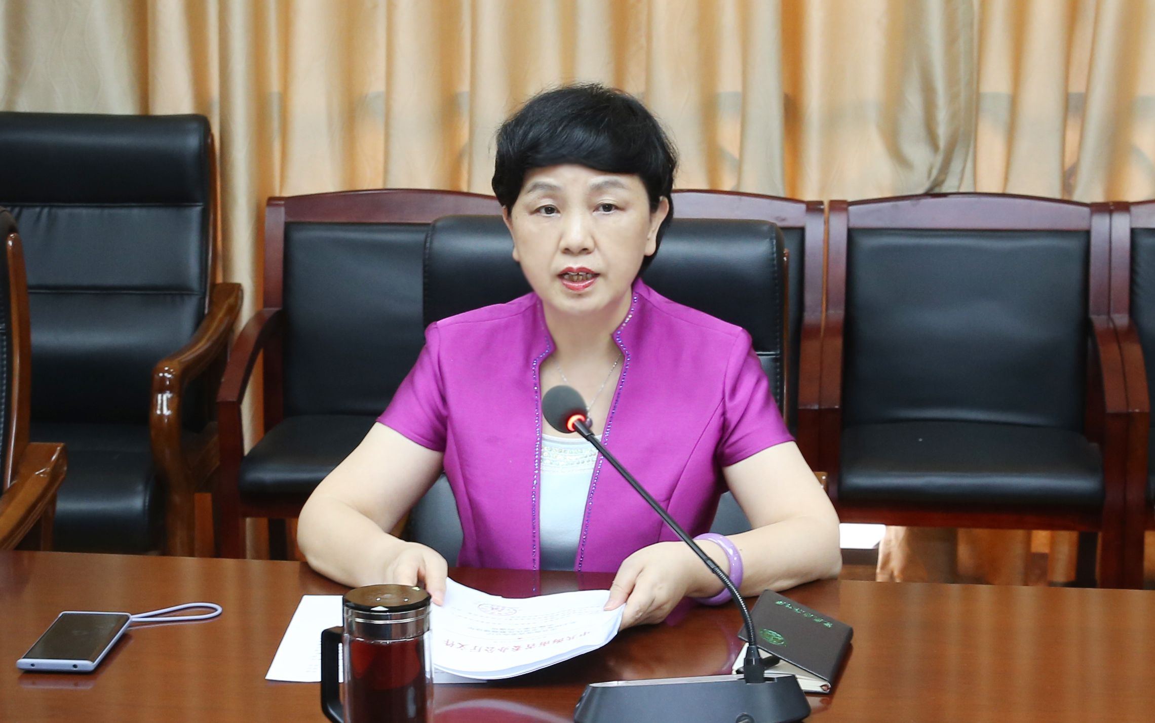 李红梅在传达学习《全省作风整顿建设年实施方案》精神座谈会上强调：开展作风整顿建设 营造风清气正的政治生态