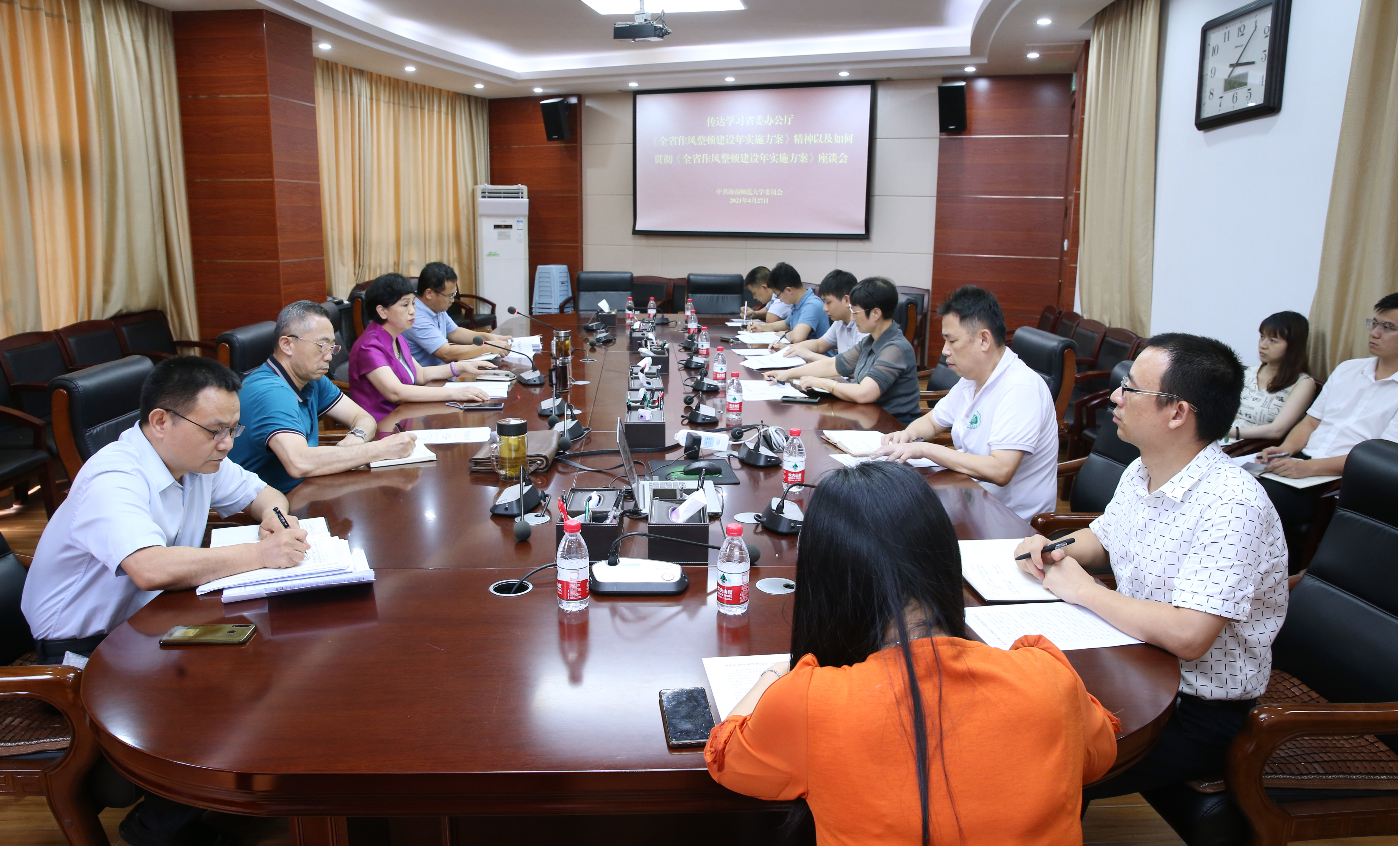 李红梅在传达学习《全省作风整顿建设年实施方案》精神座谈会上强调：开展作风整顿建设 营造风清气正的政治生态