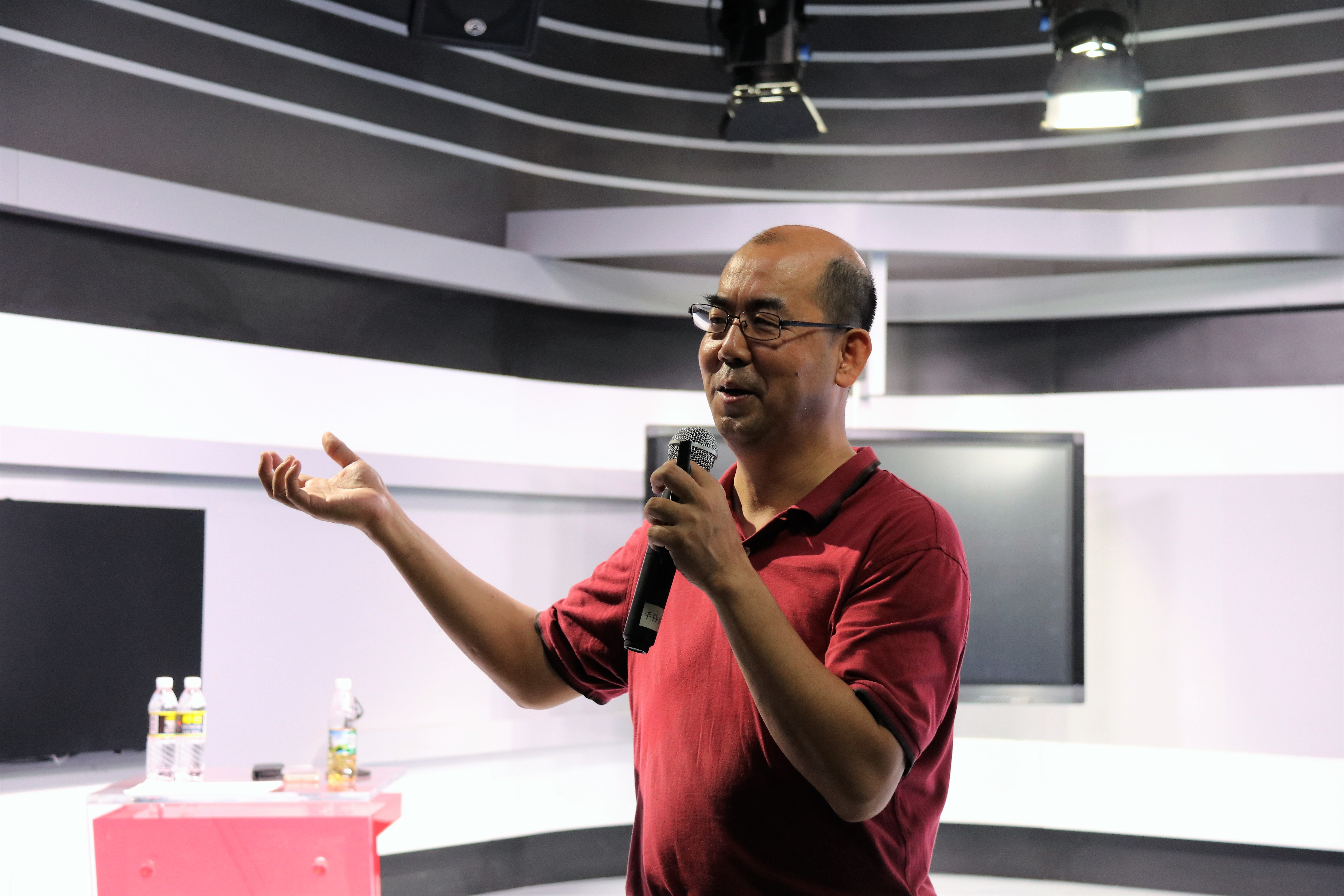 在求职场上如何成为一名有竞争力的人——记党委书记陶海生老师为毕业生开展就业讲座