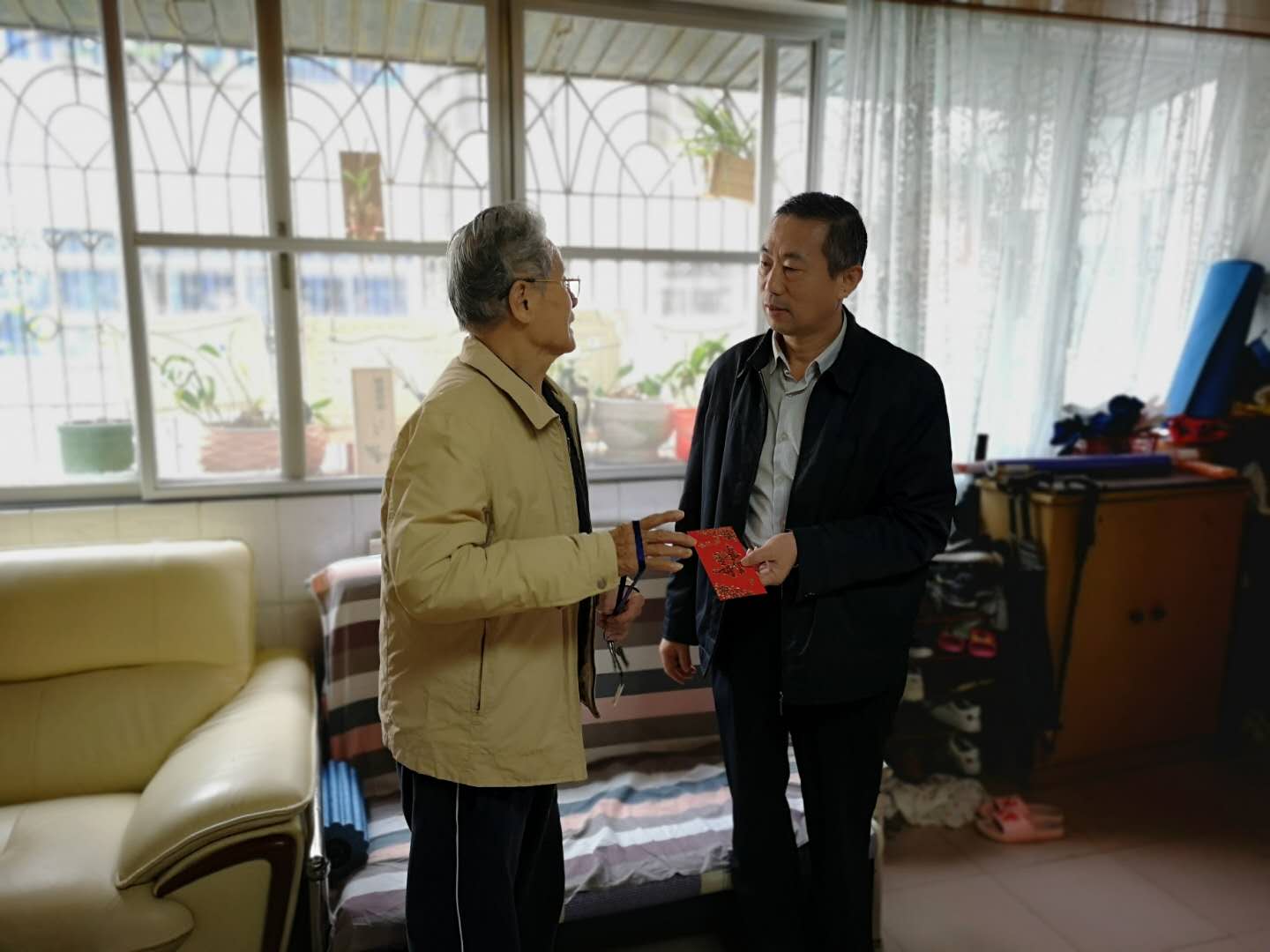 校领导春节前走访慰问送温暖