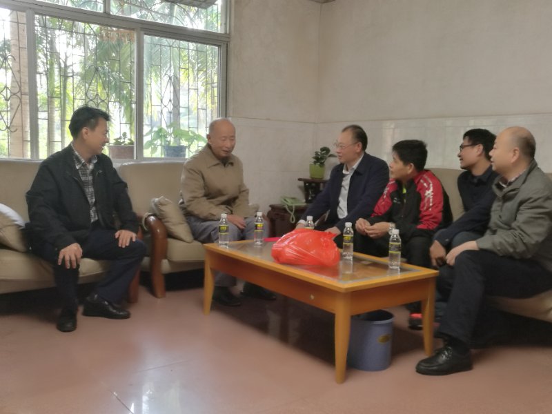 校领导春节前走访慰问送温暖