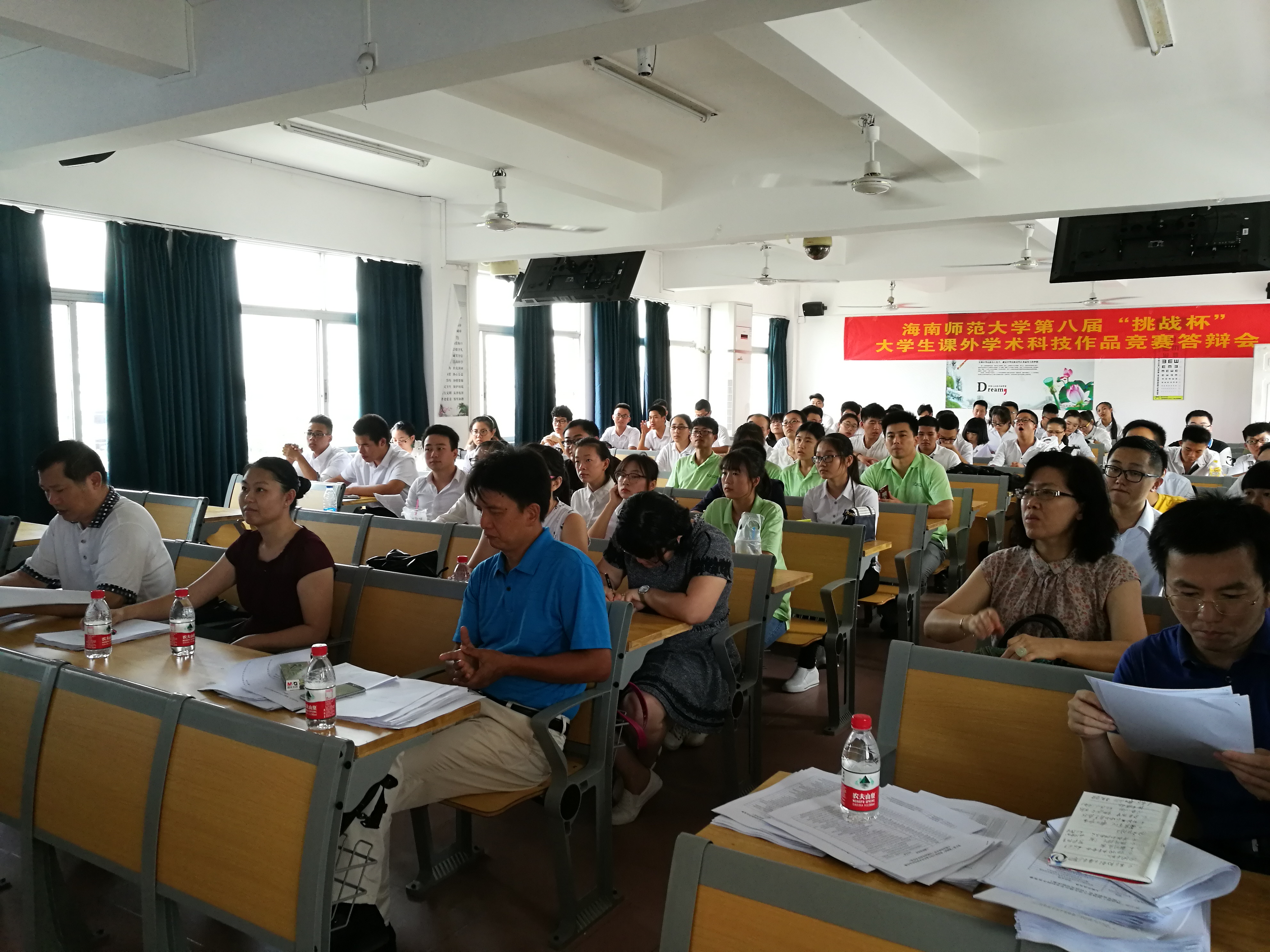 校团委举办“挑战杯”大学生课外学术科技作品竞赛答辩会