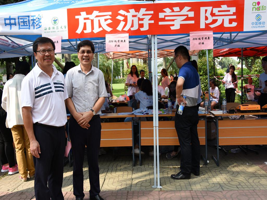 学校党委副书记梁谋莅临指导旅游学院新生接待工作
