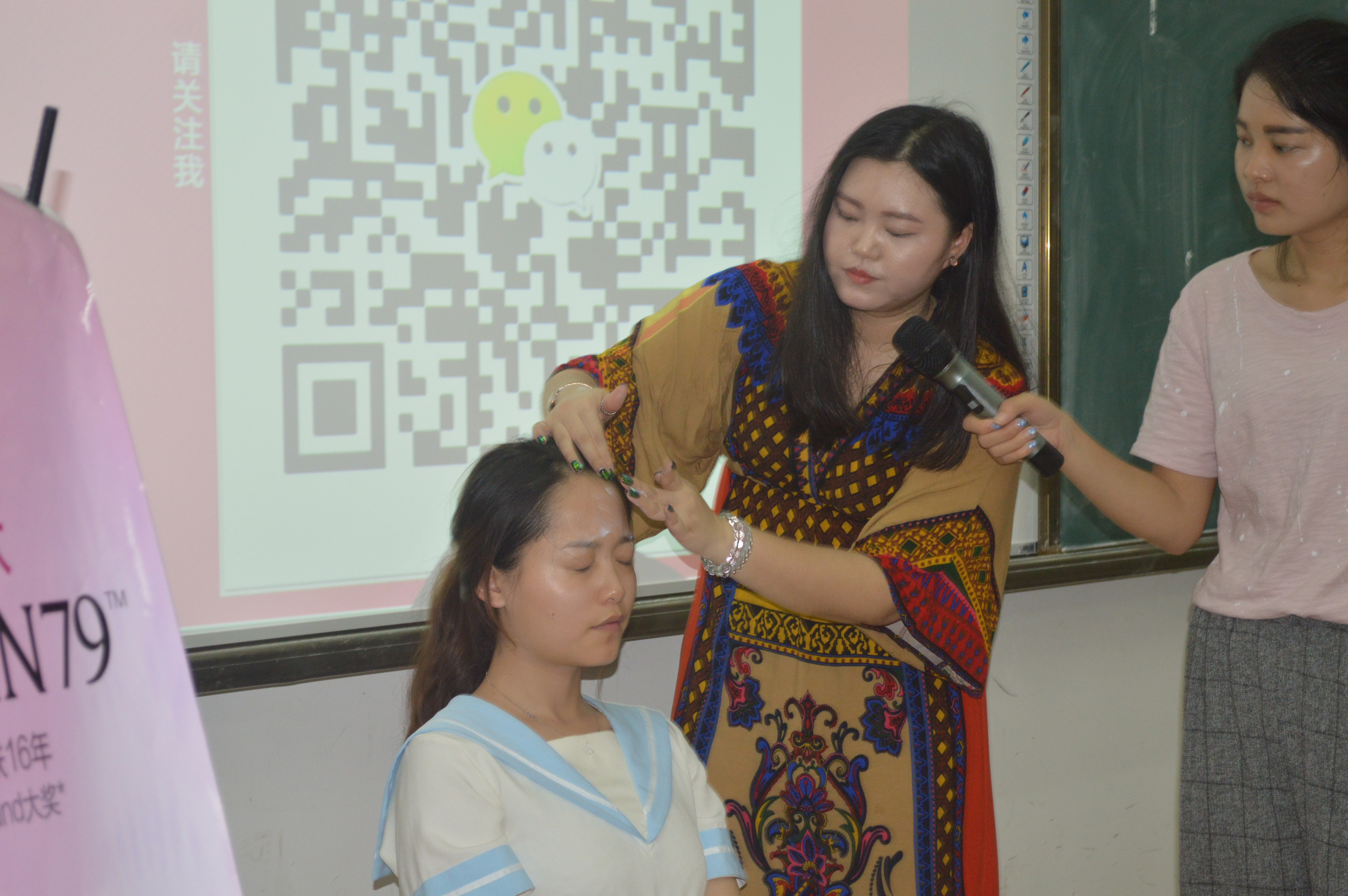 让美丽变得简单――记新闻传播与影视学院美妆知识讲座