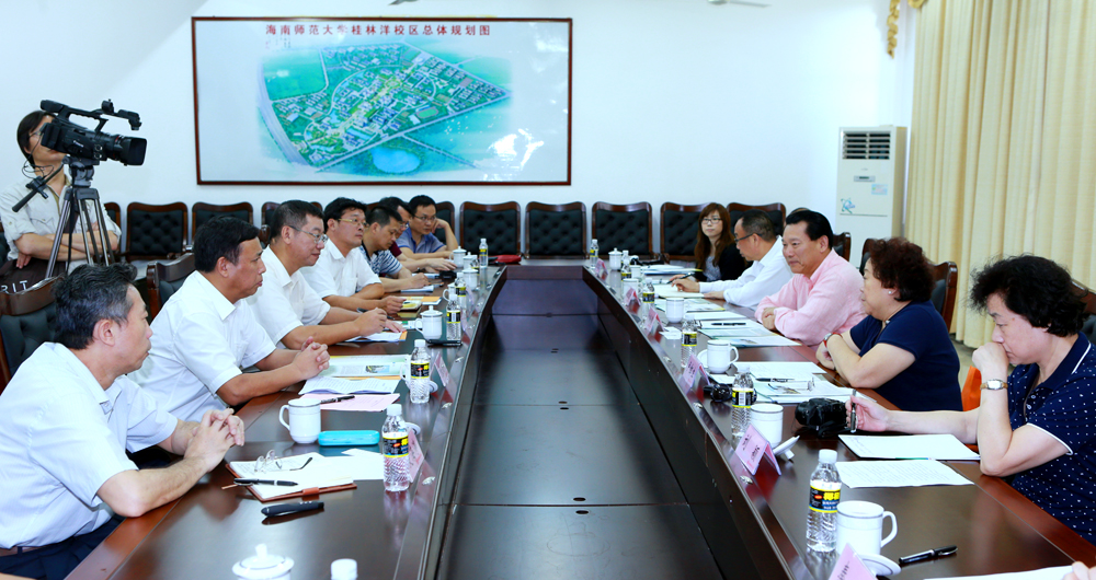 明德奖捐赠人钟瀚德一行来我校考察