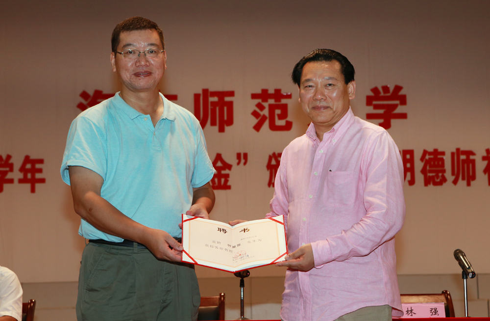 明德奖捐赠人钟瀚德一行来我校考察