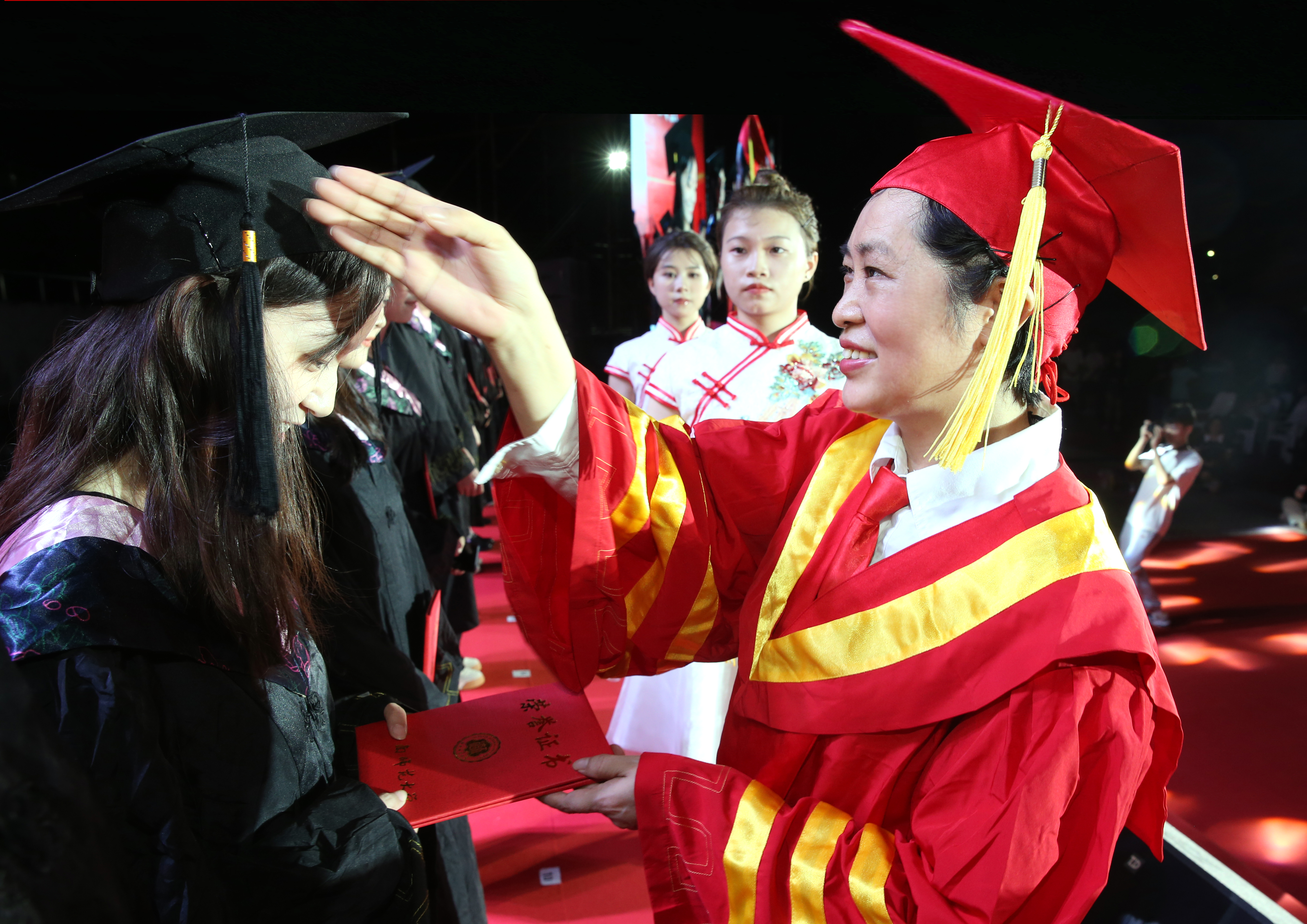 海南师范大学举行2022届本科生毕业典礼暨学士学位授予仪式