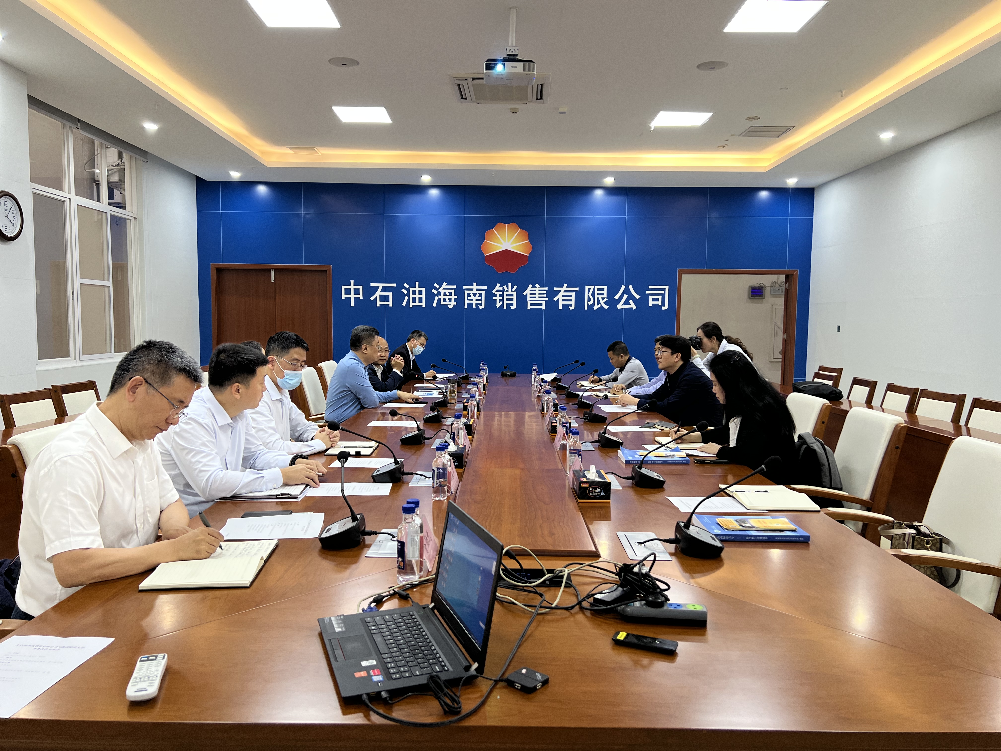 校领导带队走访中石油海南销售有限公司