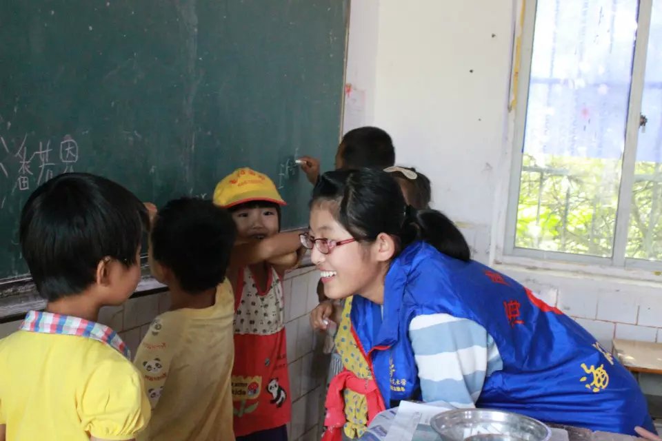 小桔灯送来大关怀――记政法学院“小桔灯”系列志愿活动之苏民小学阳光陪护