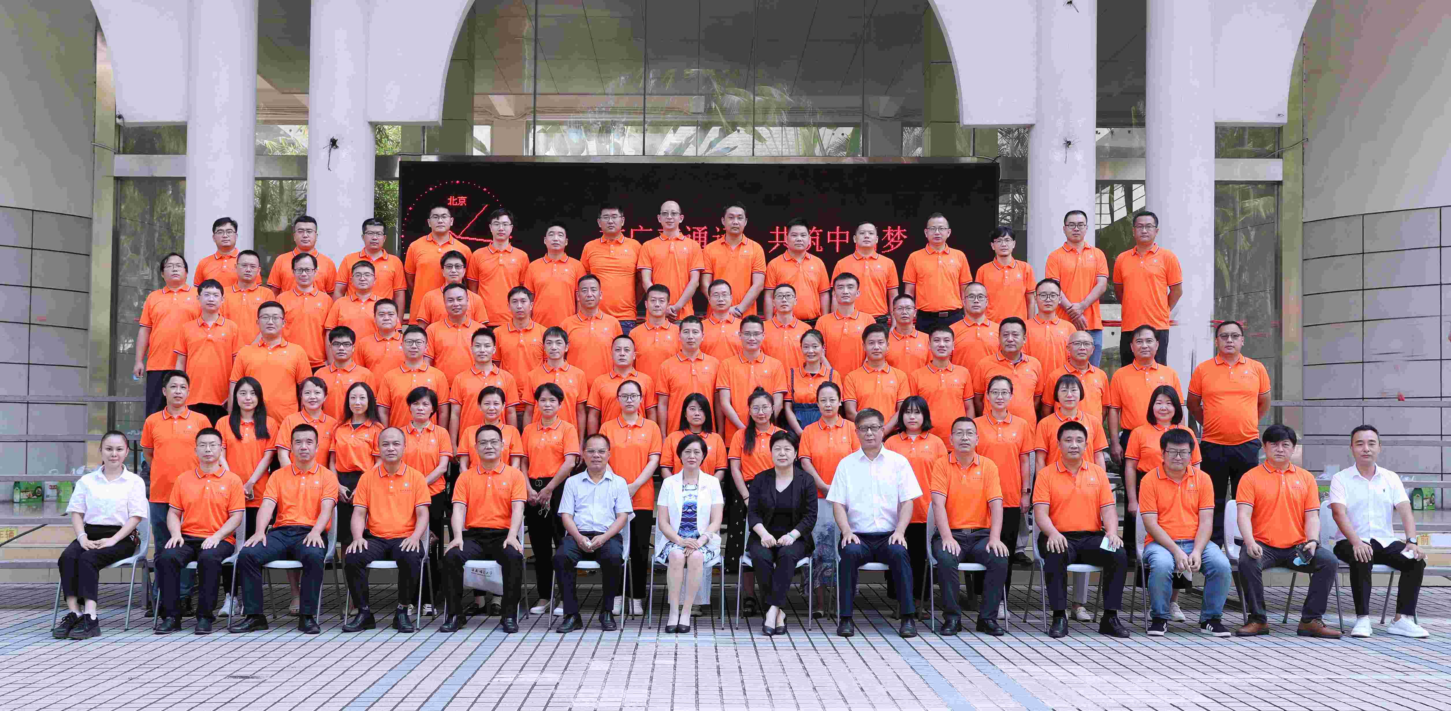 致敬最美“逆行者” 学校举办迎接抗疫志愿者凯旋暨校友捐赠慰问仪式