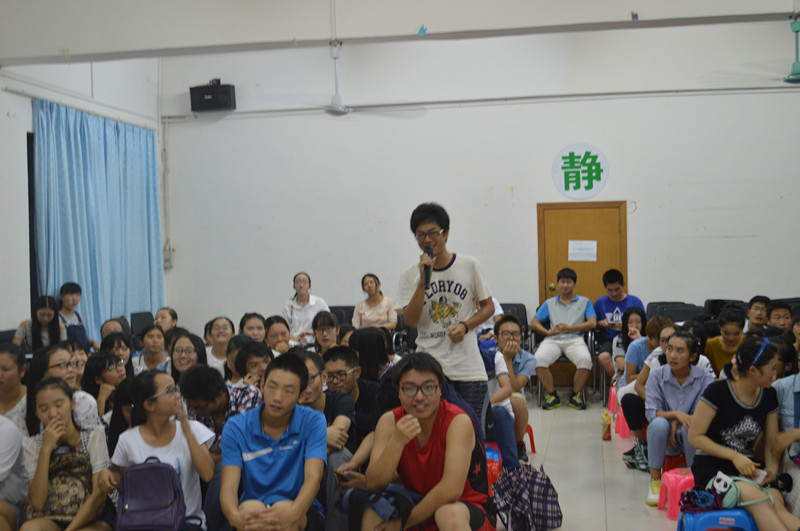 青春因梦想而精彩——记大学生论坛会