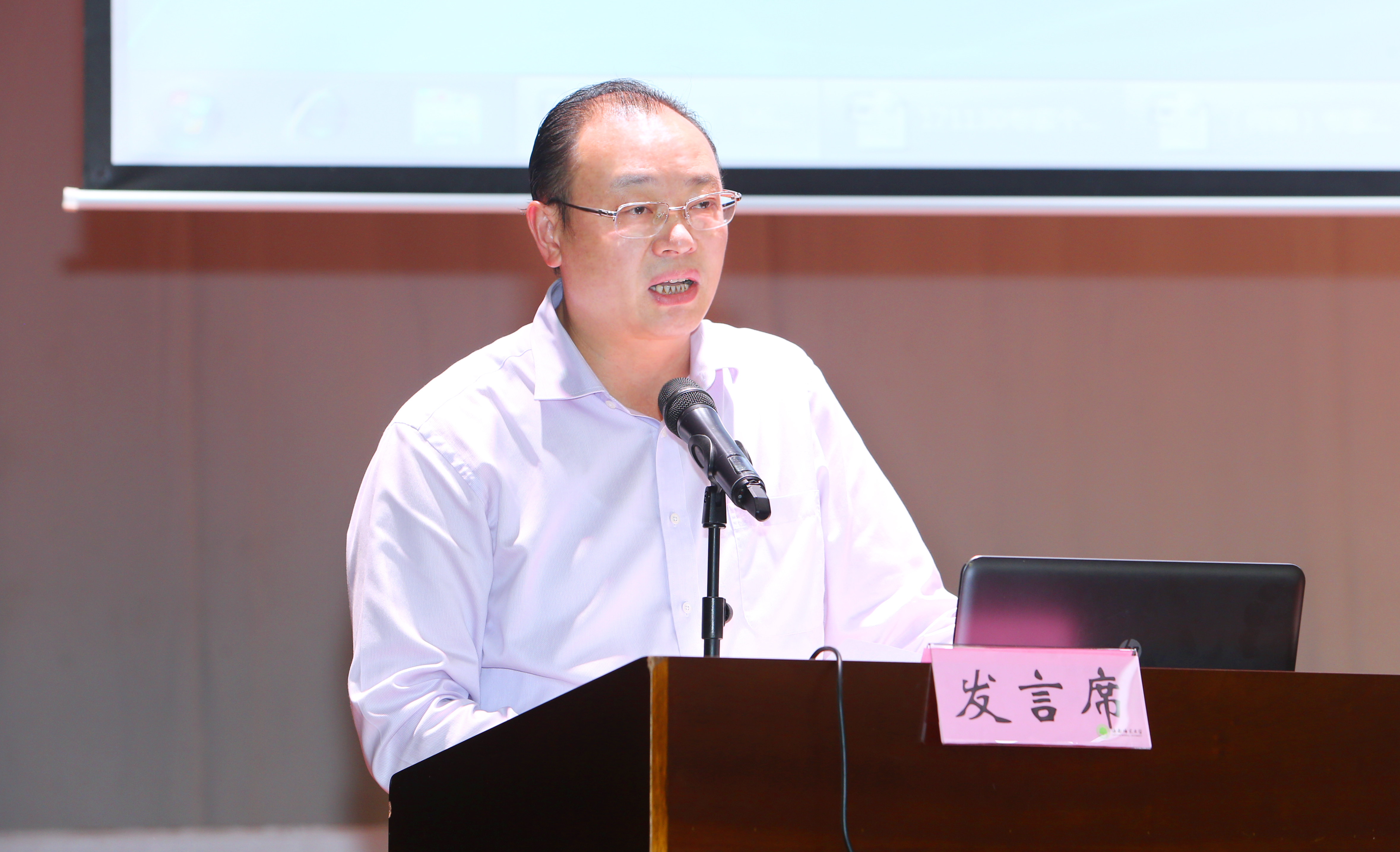 学校召开党委会专题推进本科教学审核评估工作