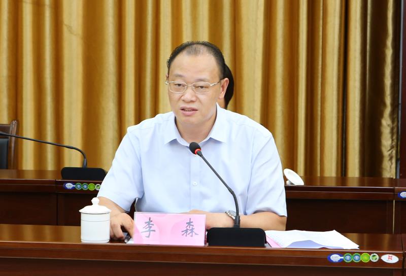 李红梅带队与定安县签订县校战略合作协议