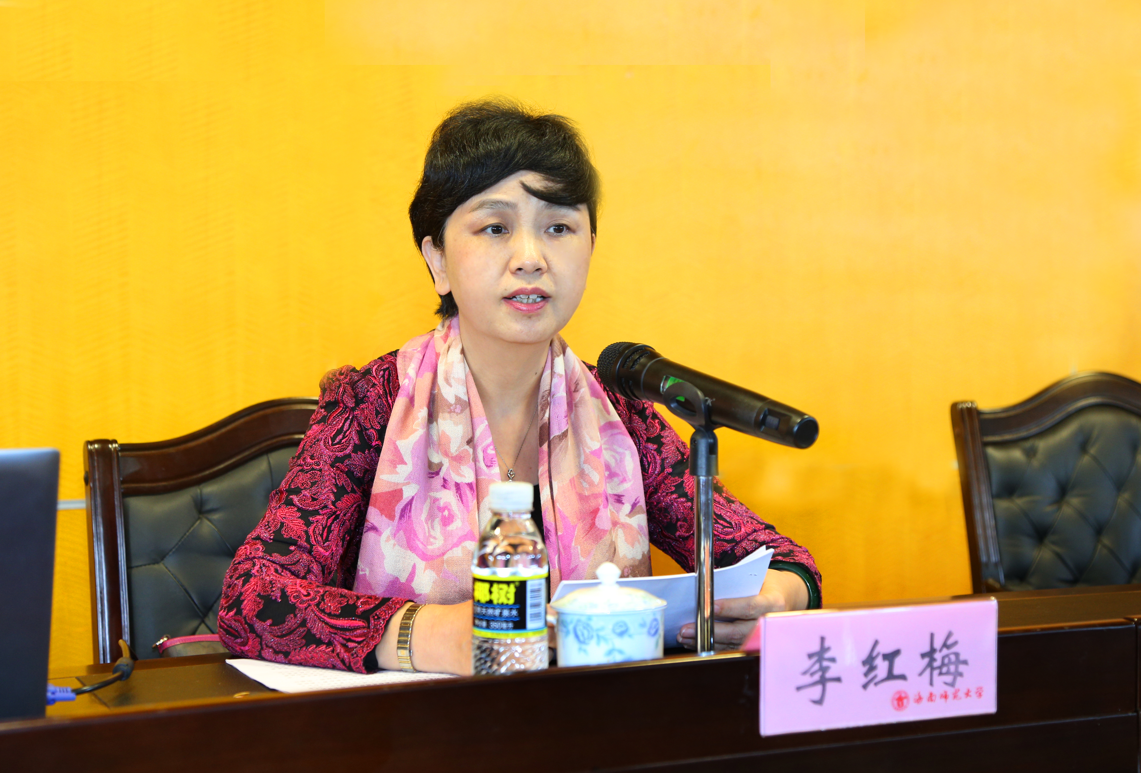 我校召开党委理论中心组学习（扩大）会议