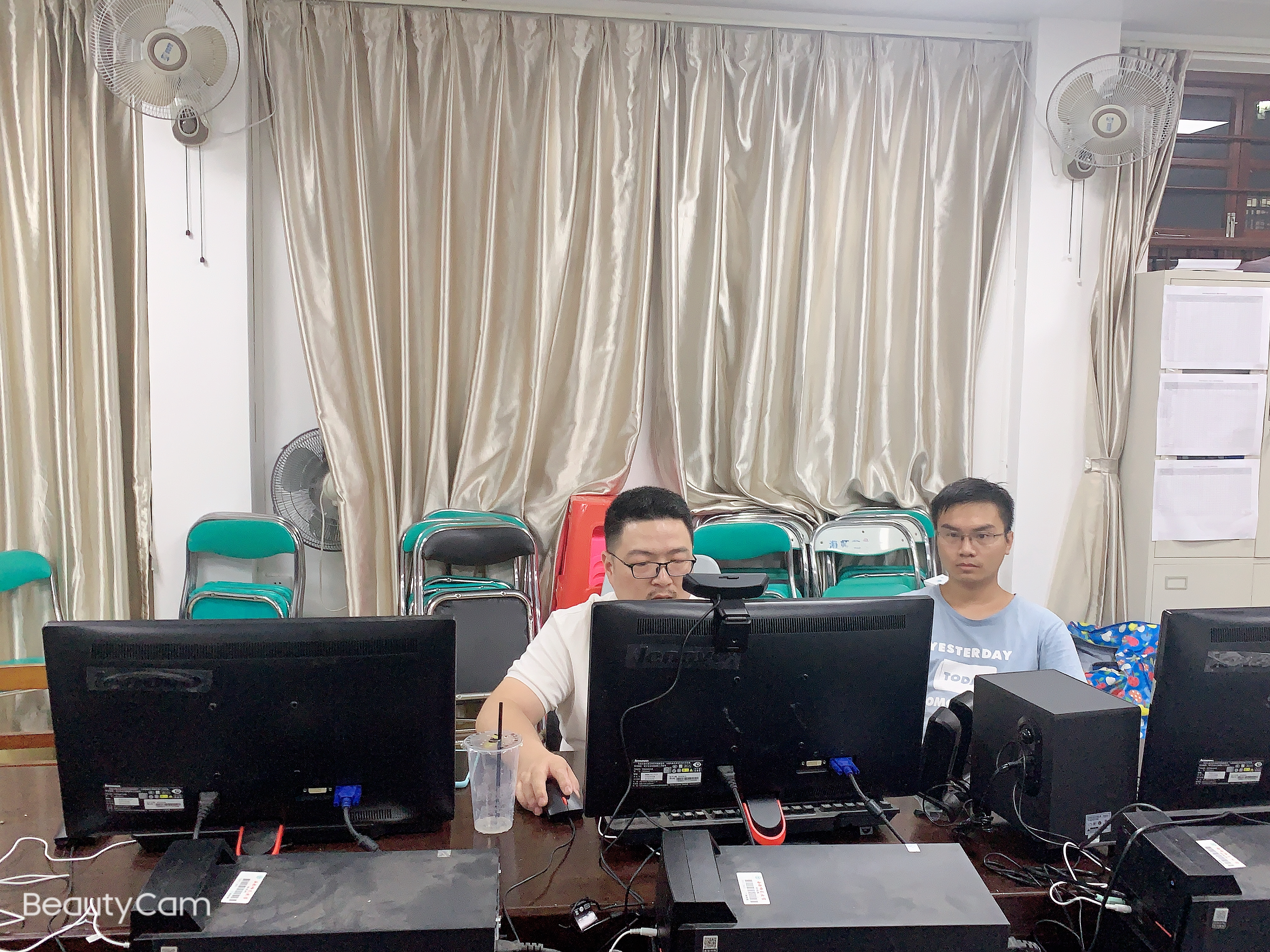 美术学院举办2020年研招第一志愿考生远程复试模拟演练