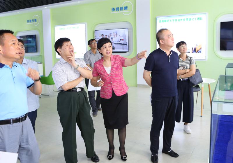 中国音乐学院代表团到科技园参观调研