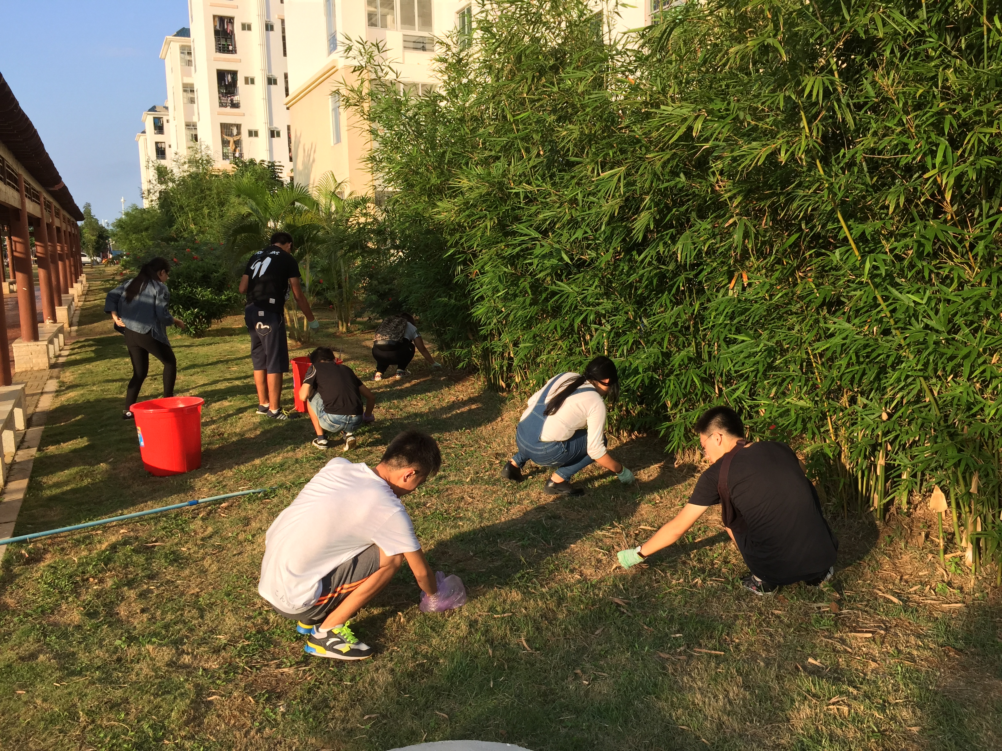 全员参与 共迎“双创” ――外国语学院组织“双创”大扫除