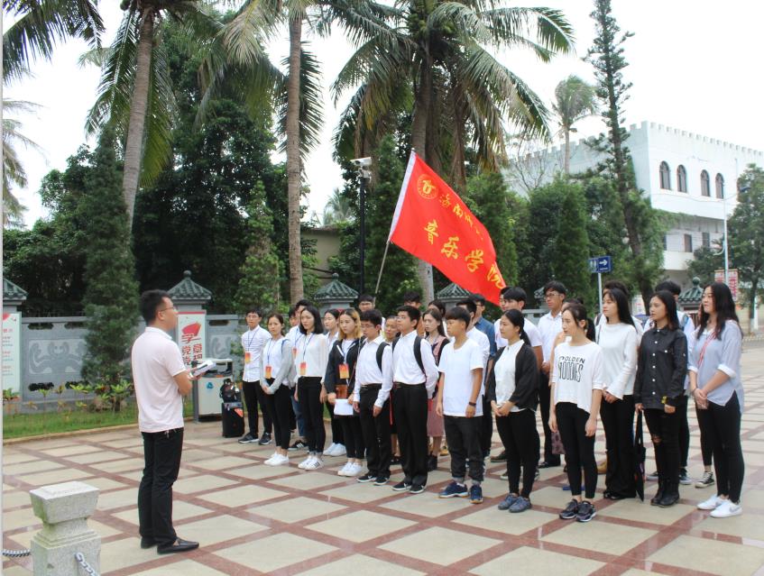 青年之声.音乐学院学生党员参观李硕勋烈士纪念亭