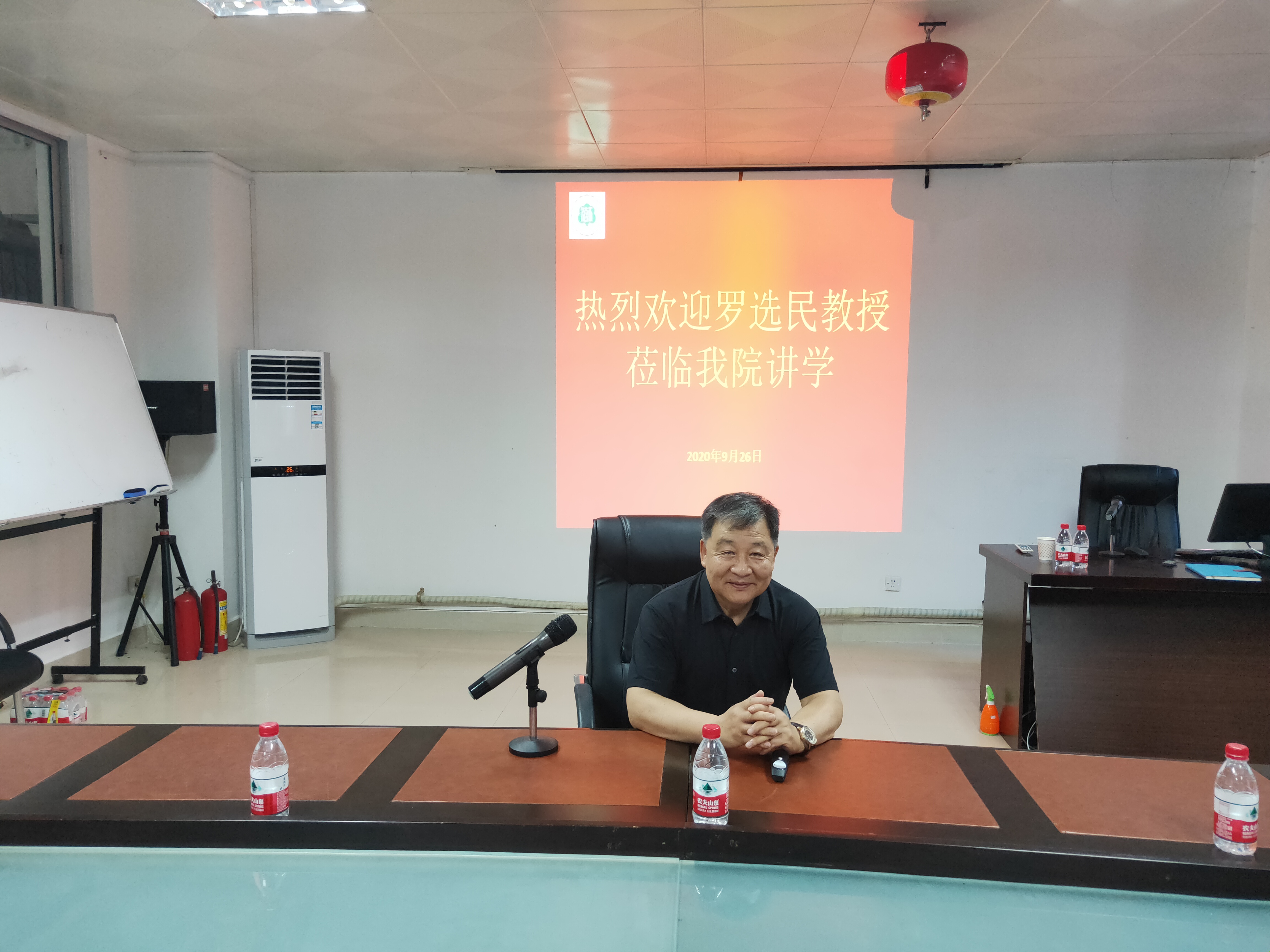 广西大学罗选民教授、苏州大学王宏教授等来我校讲学