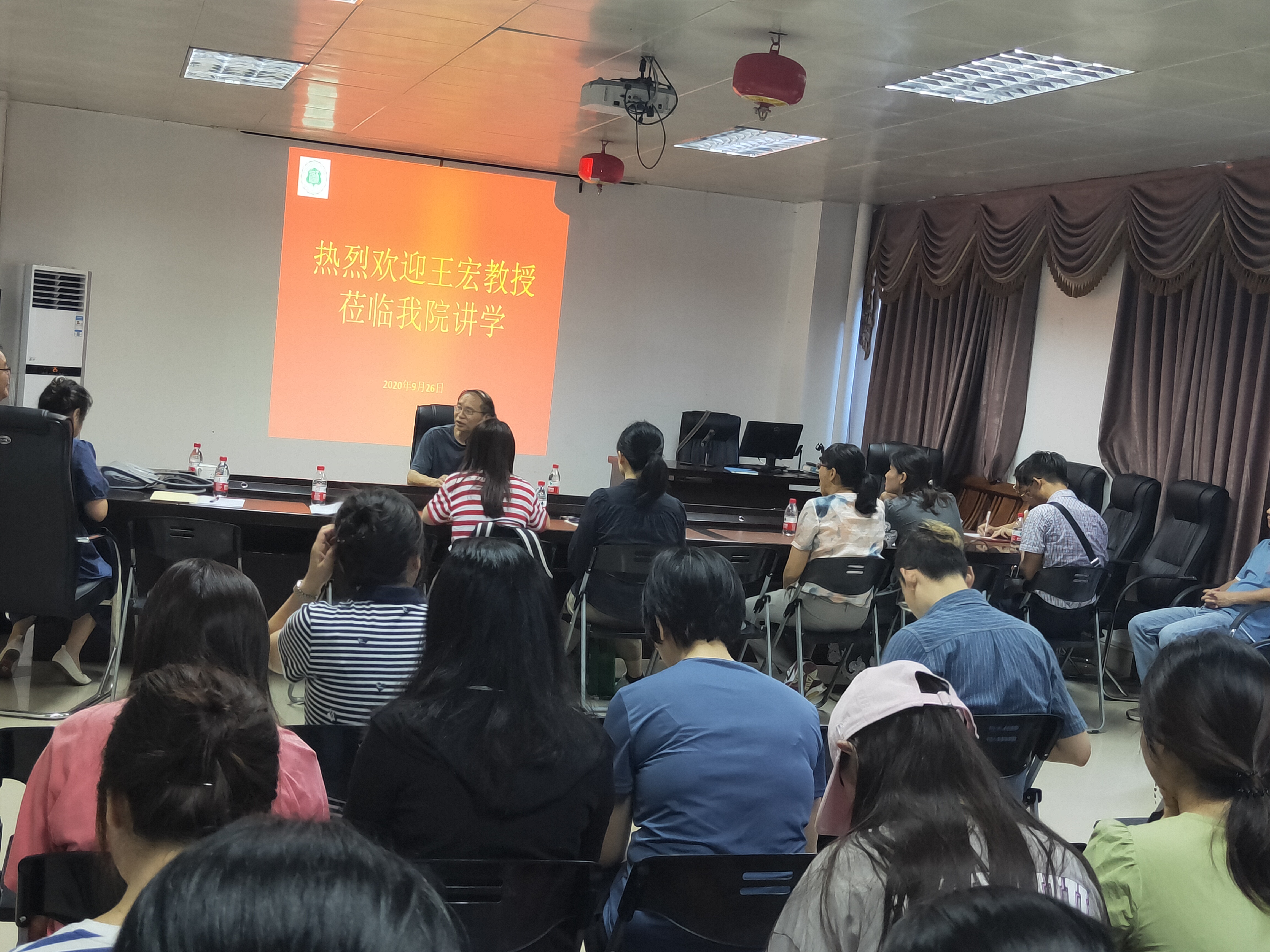 广西大学罗选民教授、苏州大学王宏教授等来我校讲学