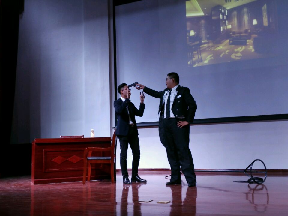 我校曲荟学社举办迎新生喜剧演出