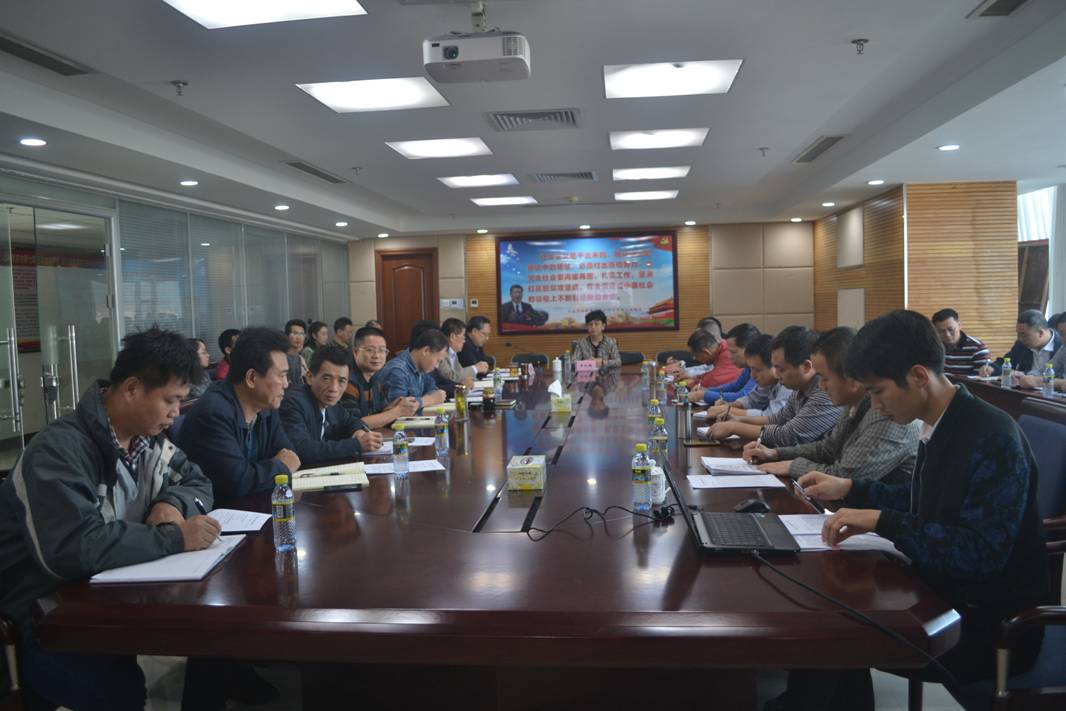 李红梅书记到省扶贫办和省高院宣讲党的十九大精神