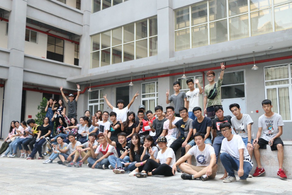 海南师范大学美术学院开展“三走”奔跑吧环艺班活动