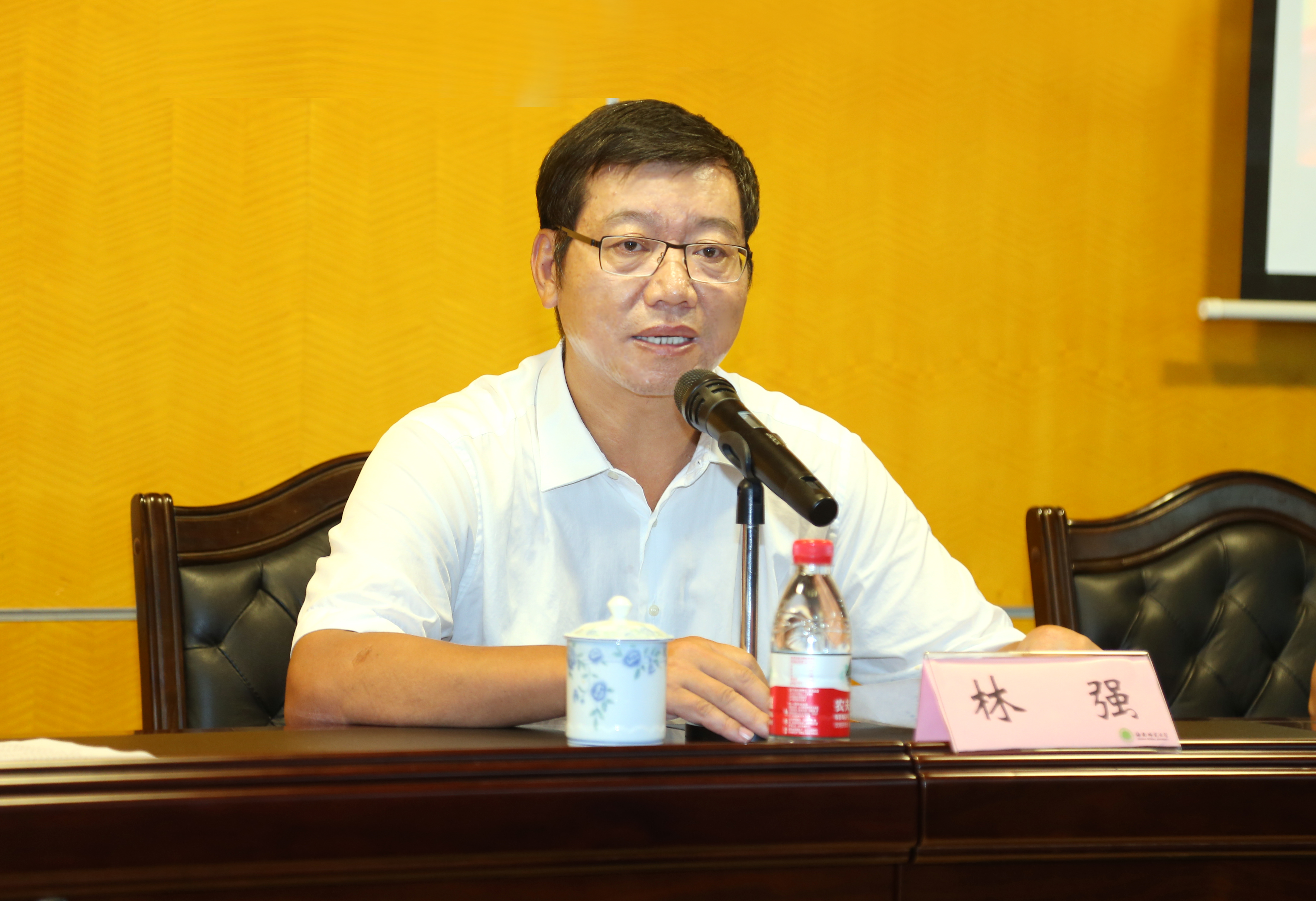 我校召开“两学一做”学习教育常态化制度化工作部署会