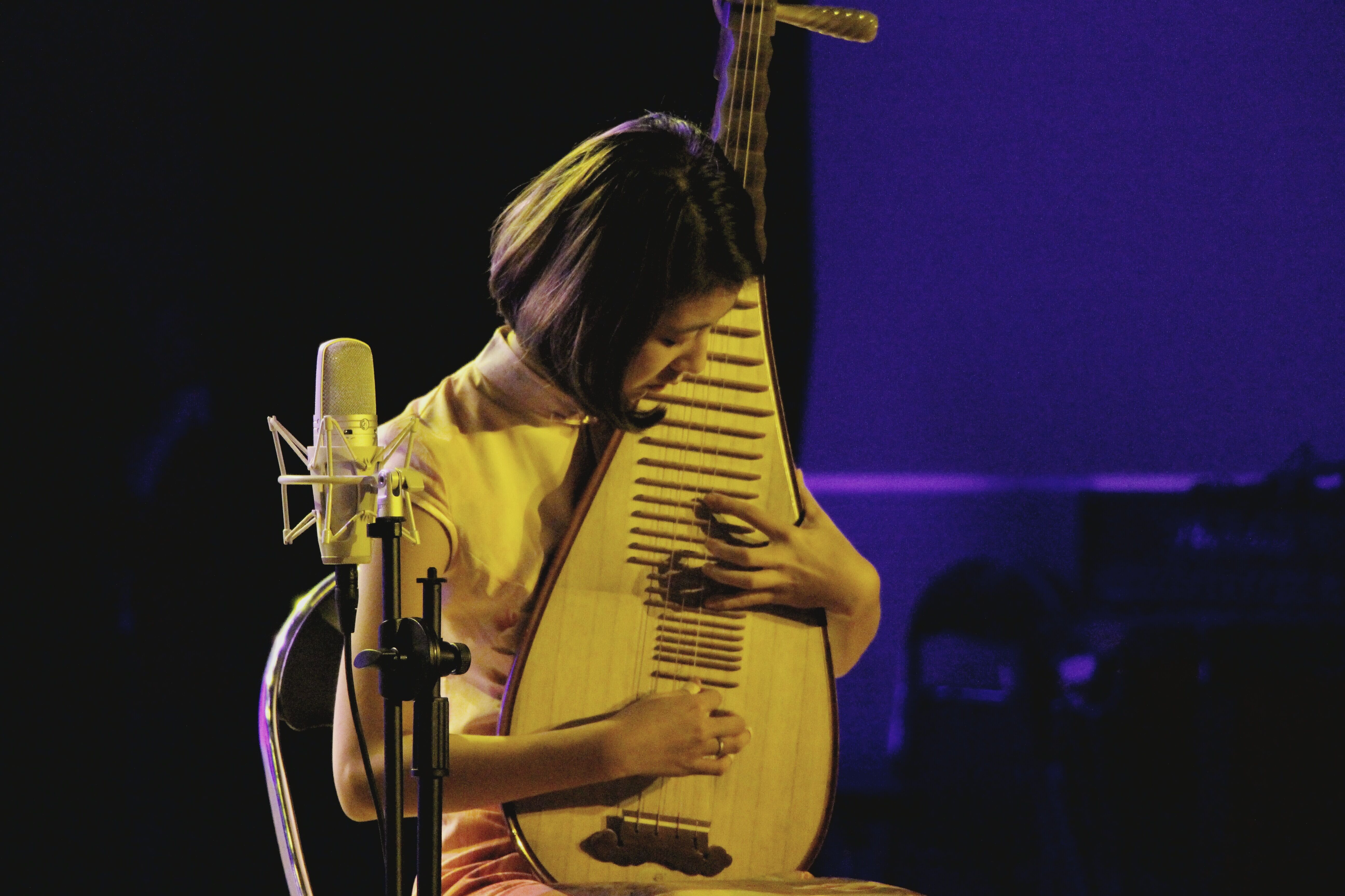 音乐学院举办“珠江稠�ZⅤ”专业奖学金颁奖大会暨签约仪式