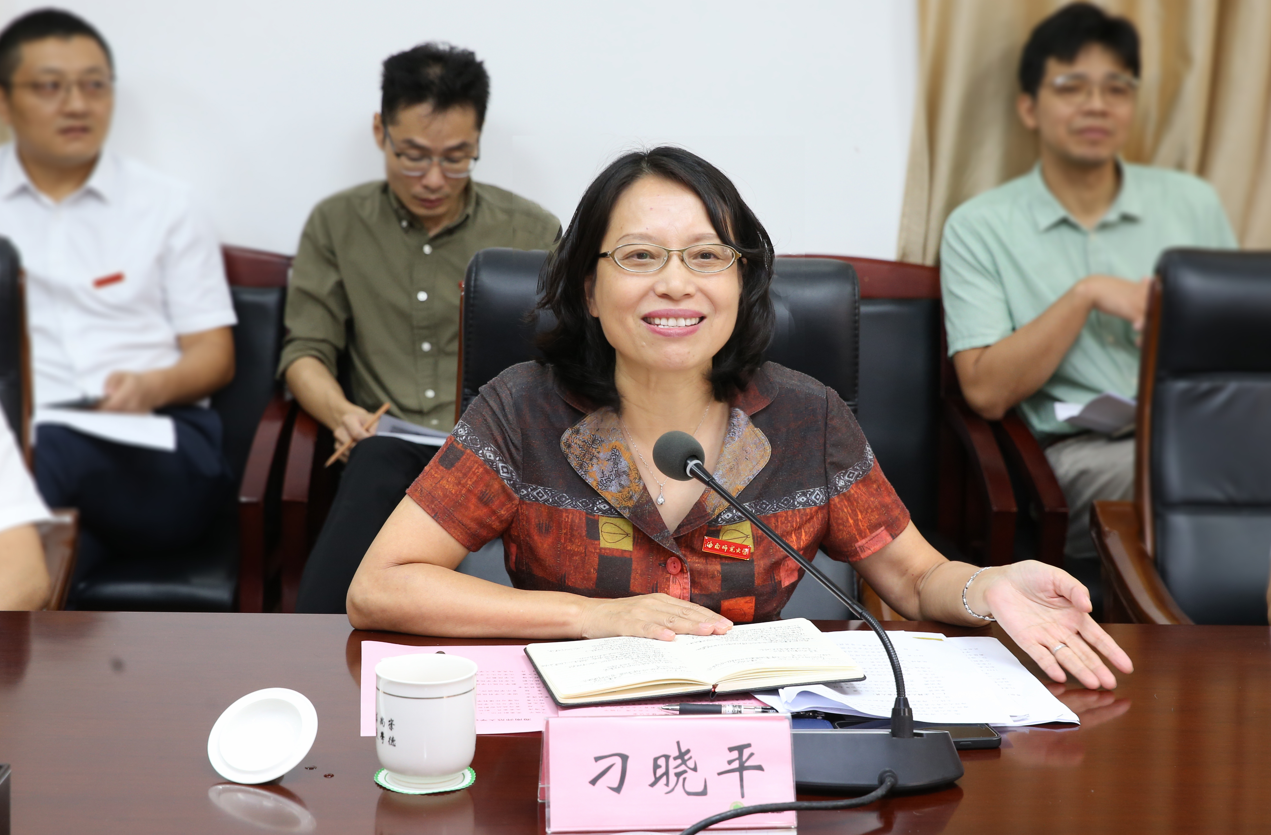 中国教科文卫体工会主席章国贤到我校慰问调研